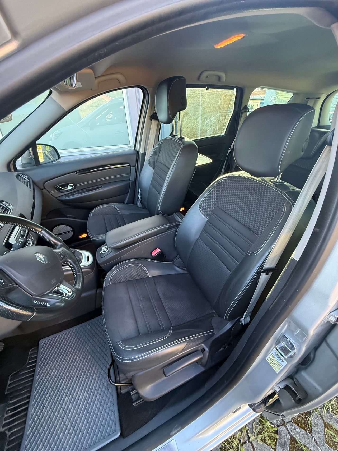 RENAULT Grand Scénic 1.2 16V Turbo Bose-image-8