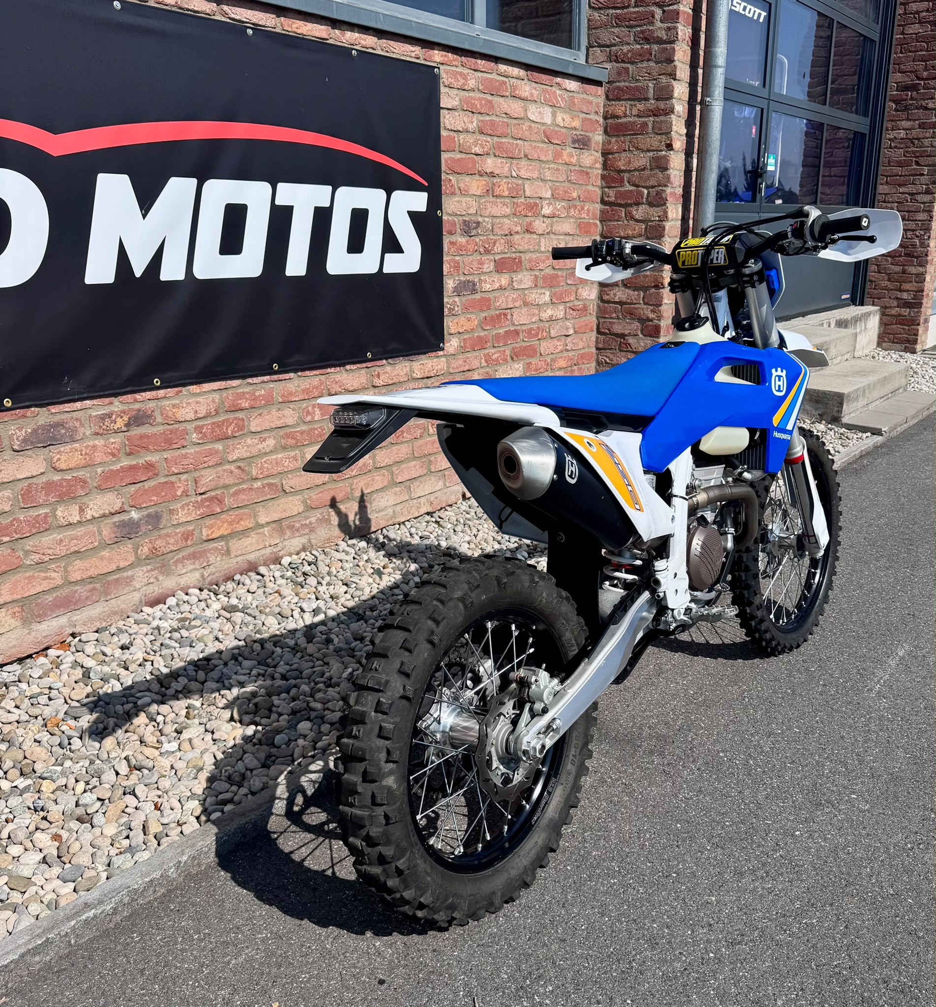 HUSQVARNA FE 250-showroom-element-3