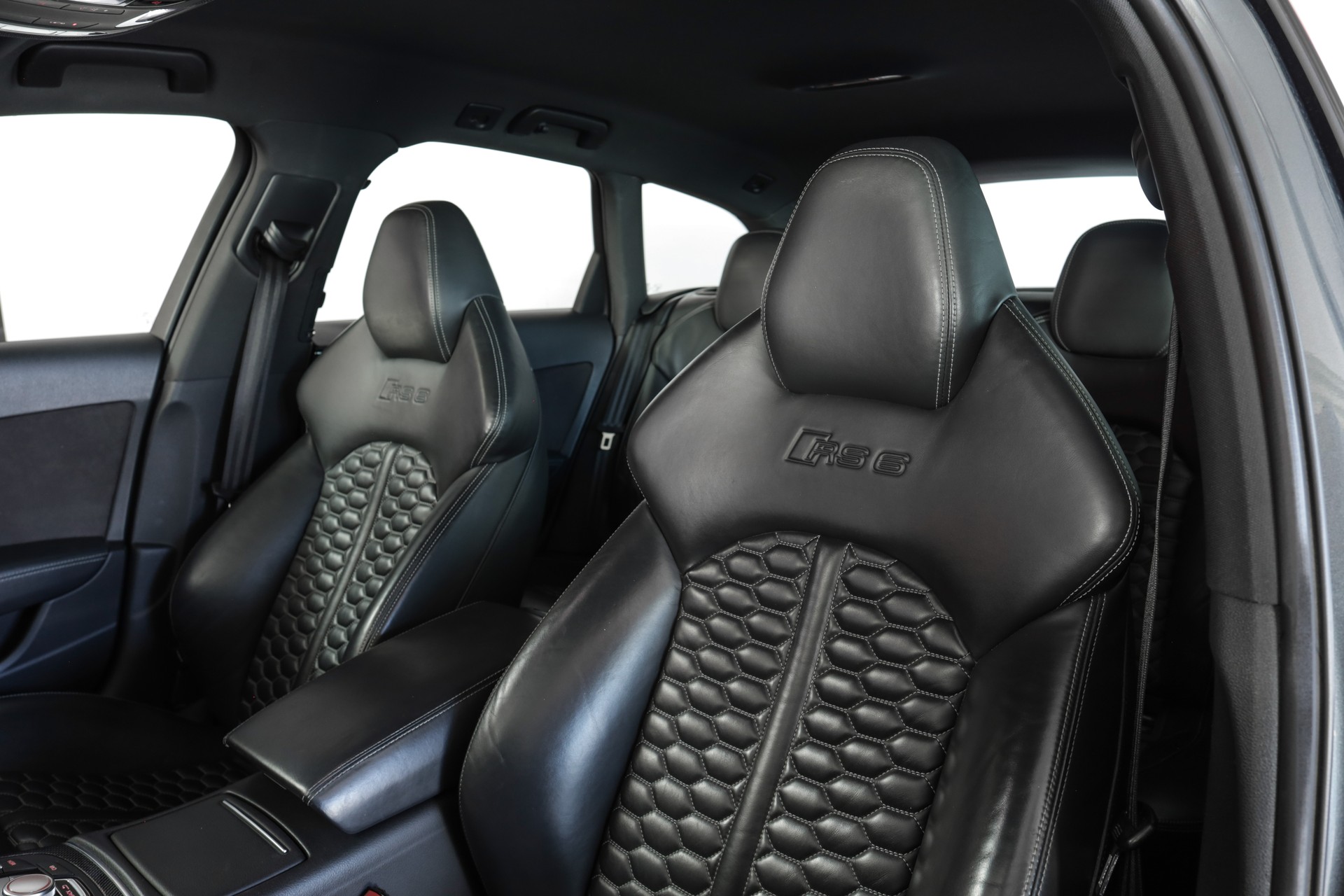 AUDI RS6 Avant 4.0 TFSI V8 quattro Tiptronic-image-12