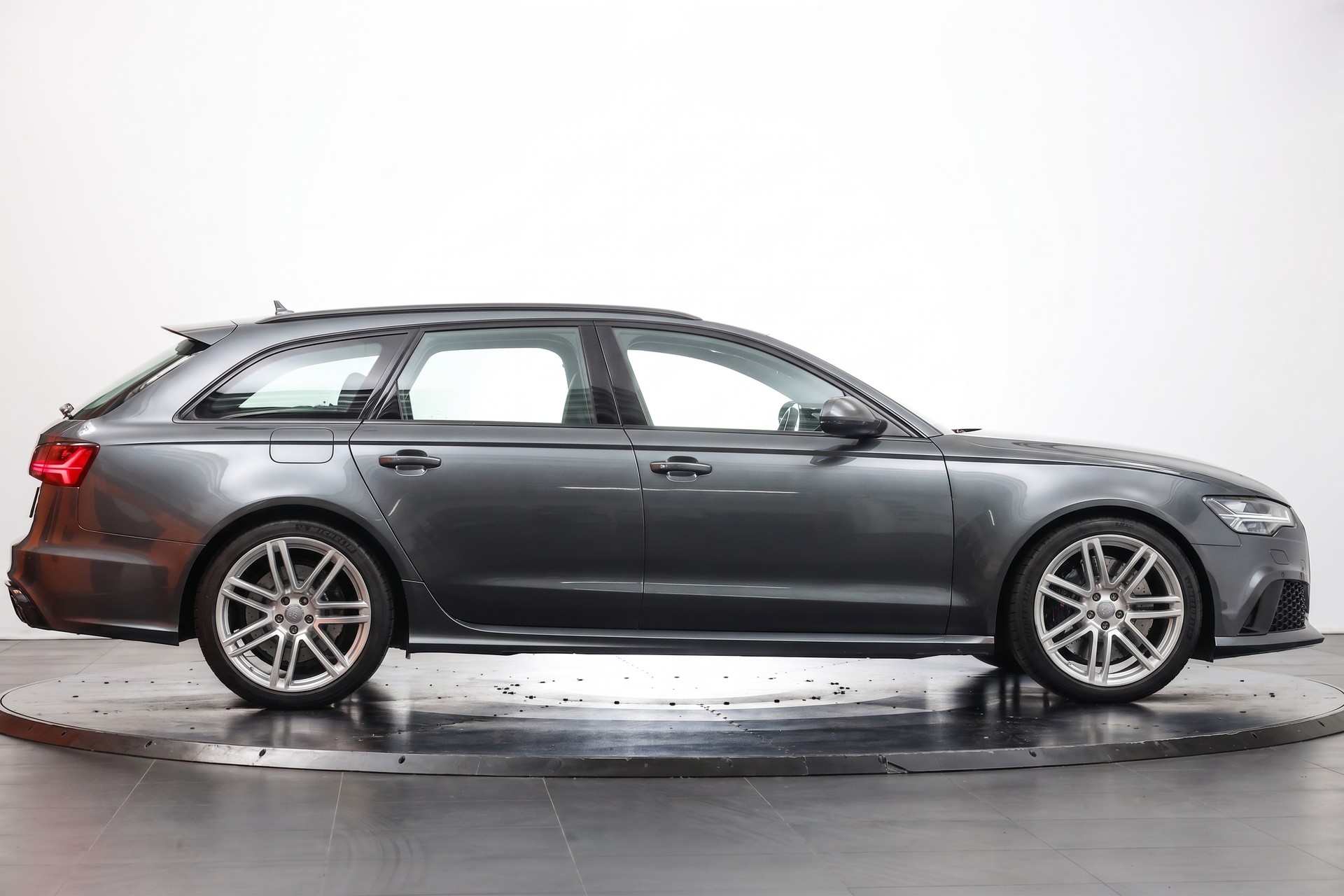 AUDI RS6 Avant 4.0 TFSI V8 quattro Tiptronic-image-4