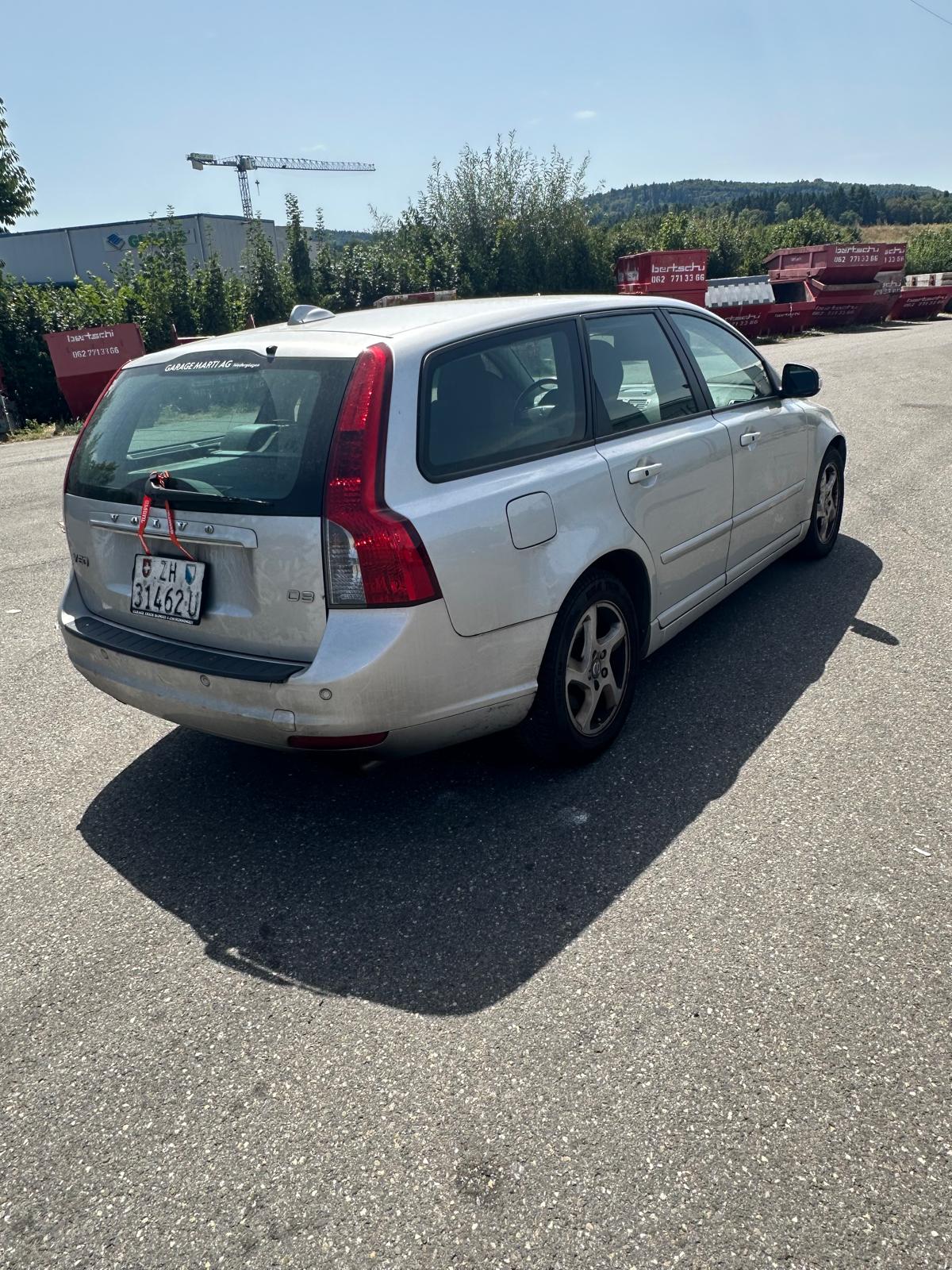 VOLVO V50 D3-image-3