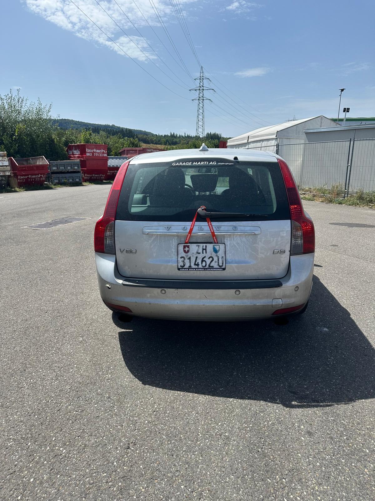 VOLVO V50 D3-image-4