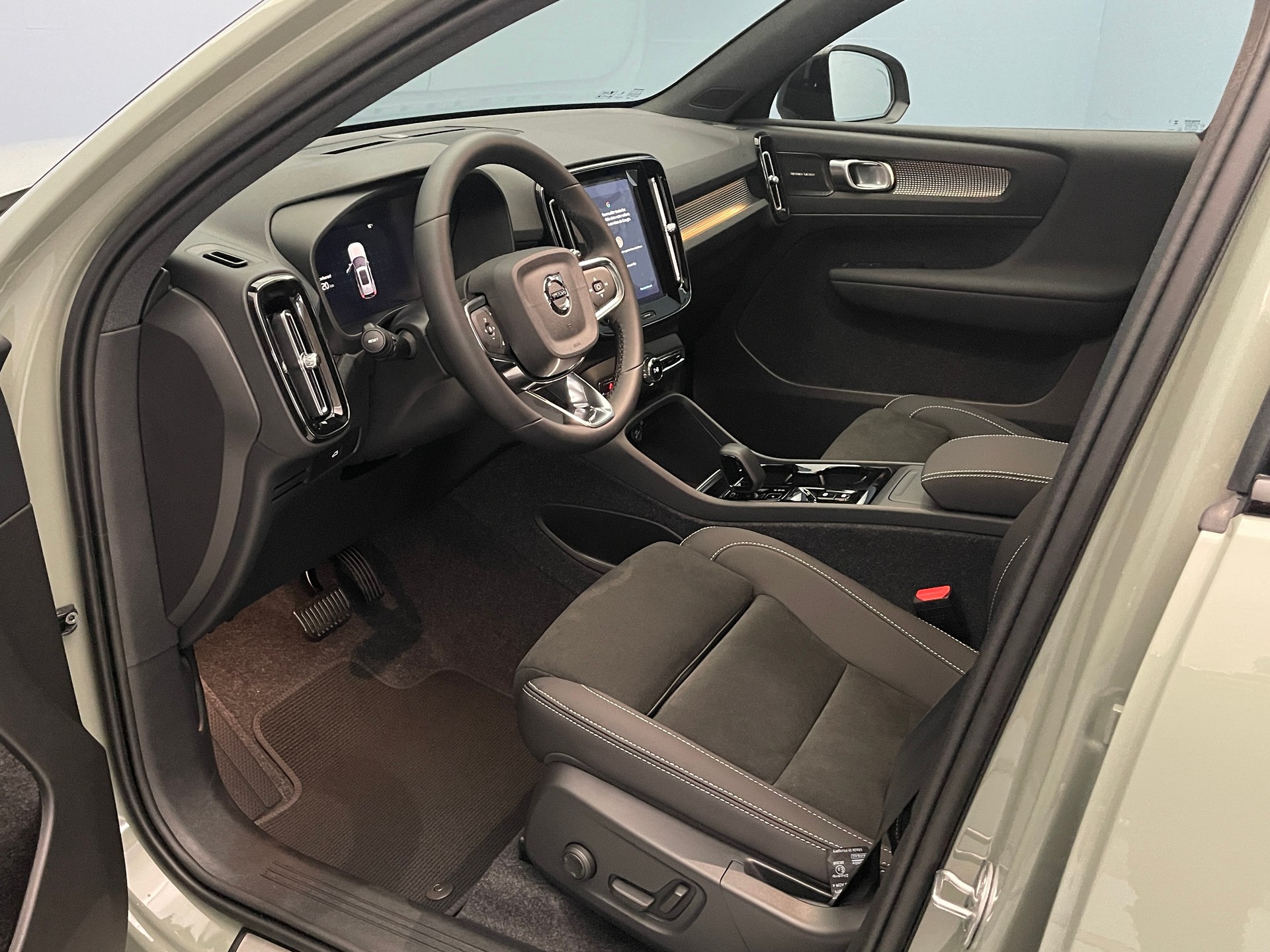 VOLVO XC40 2.0 B4 MH Ultra Dark-image-7