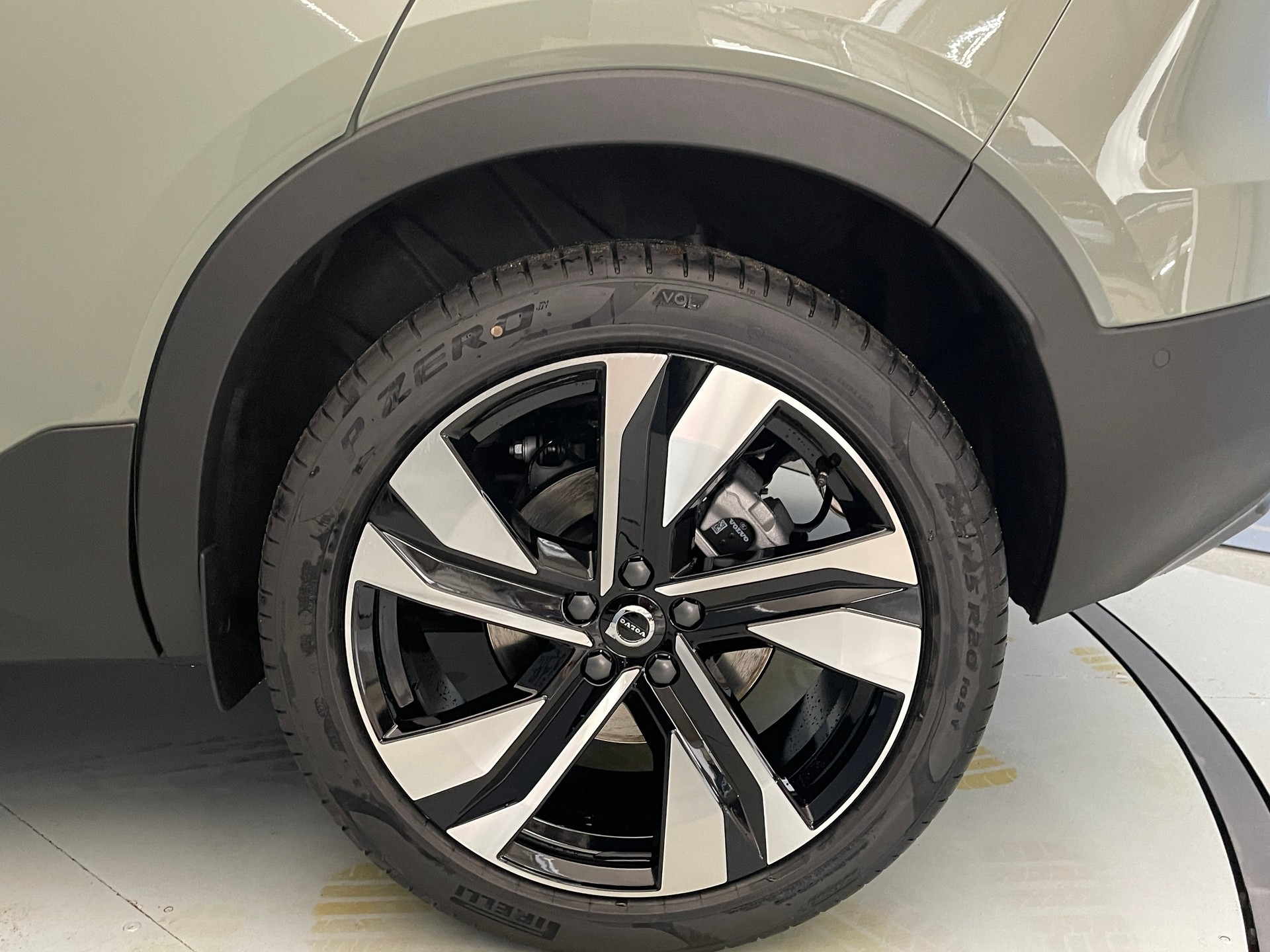 VOLVO XC40 2.0 B4 MH Ultra Dark-image-5