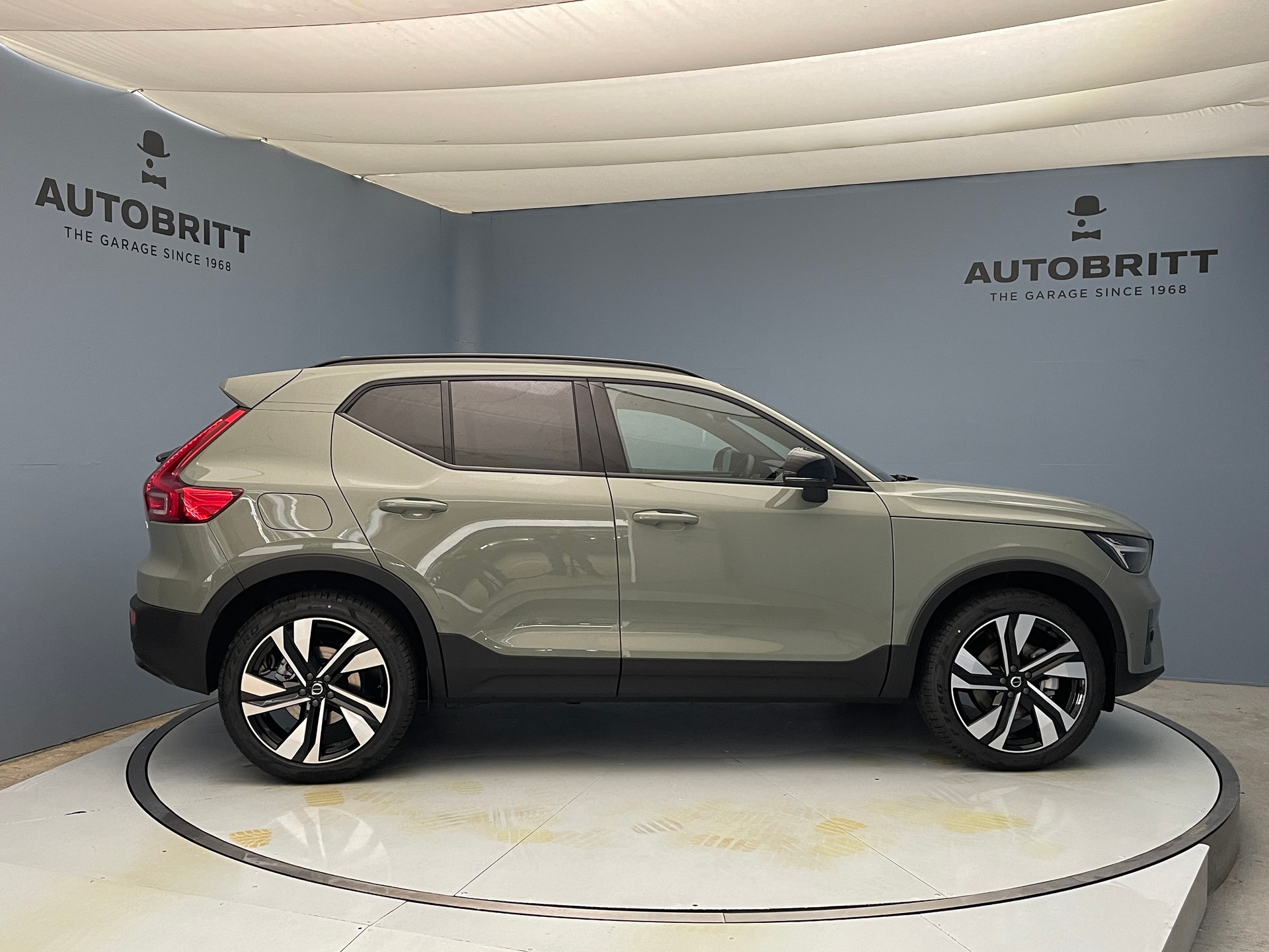 VOLVO XC40 2.0 B4 MH Ultra Dark-image-4