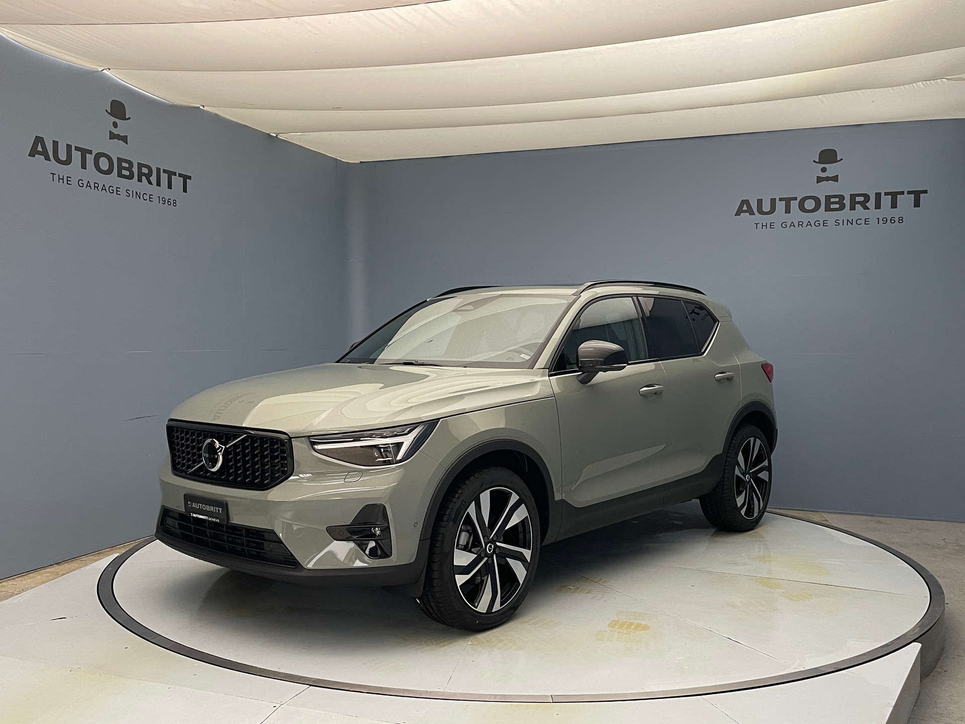 VOLVO XC40 2.0 B4 MH Ultra Dark-image-0