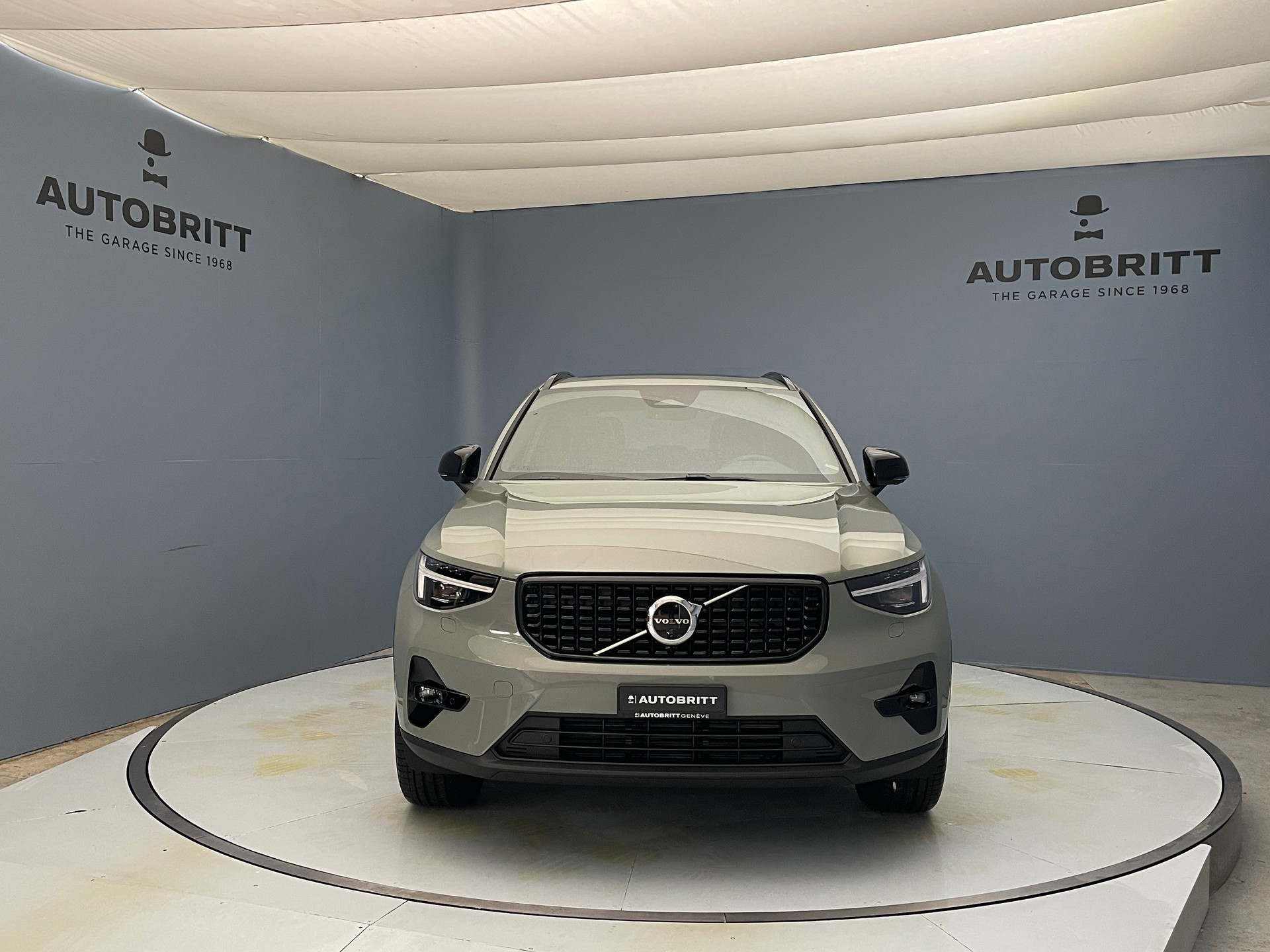 VOLVO XC40 2.0 B4 MH Ultra Dark-image-1
