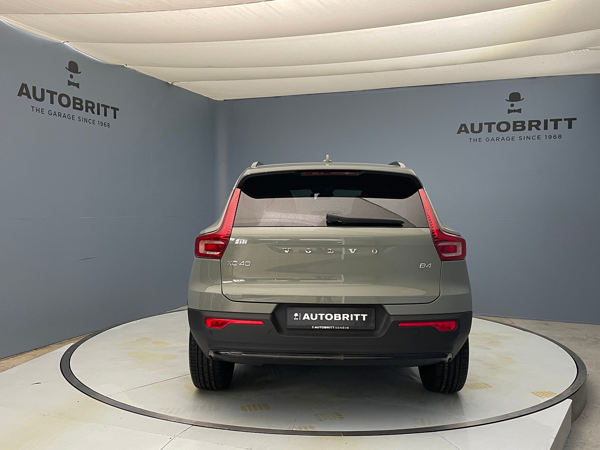 VOLVO XC40 2.0 B4 MH Ultra Dark-image-3
