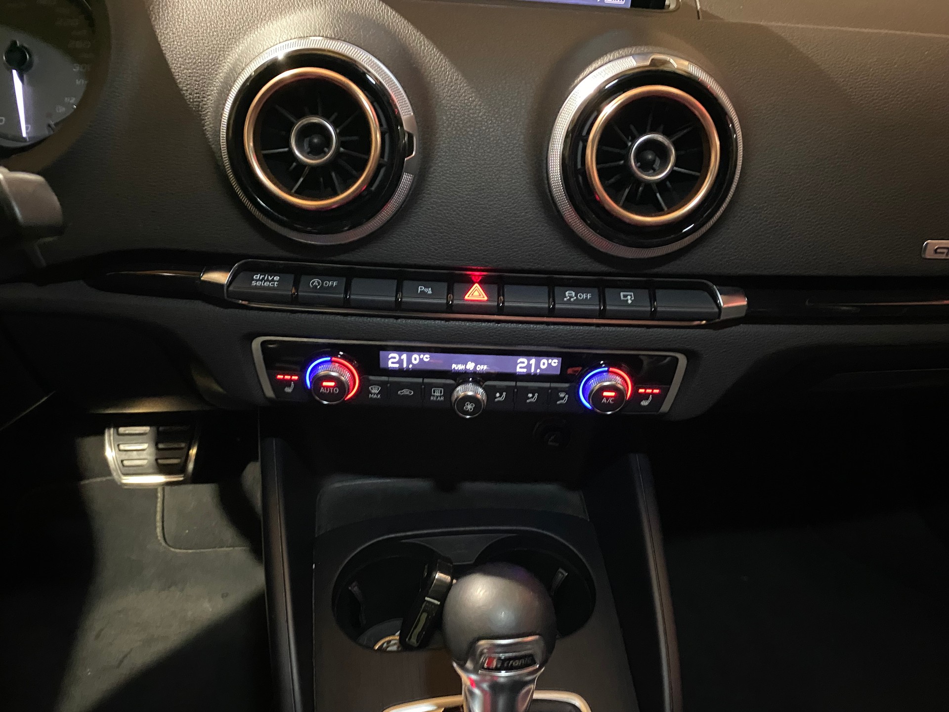 AUDI S3 Sportback 2.0 TFSI quattro S-tronic-image-22
