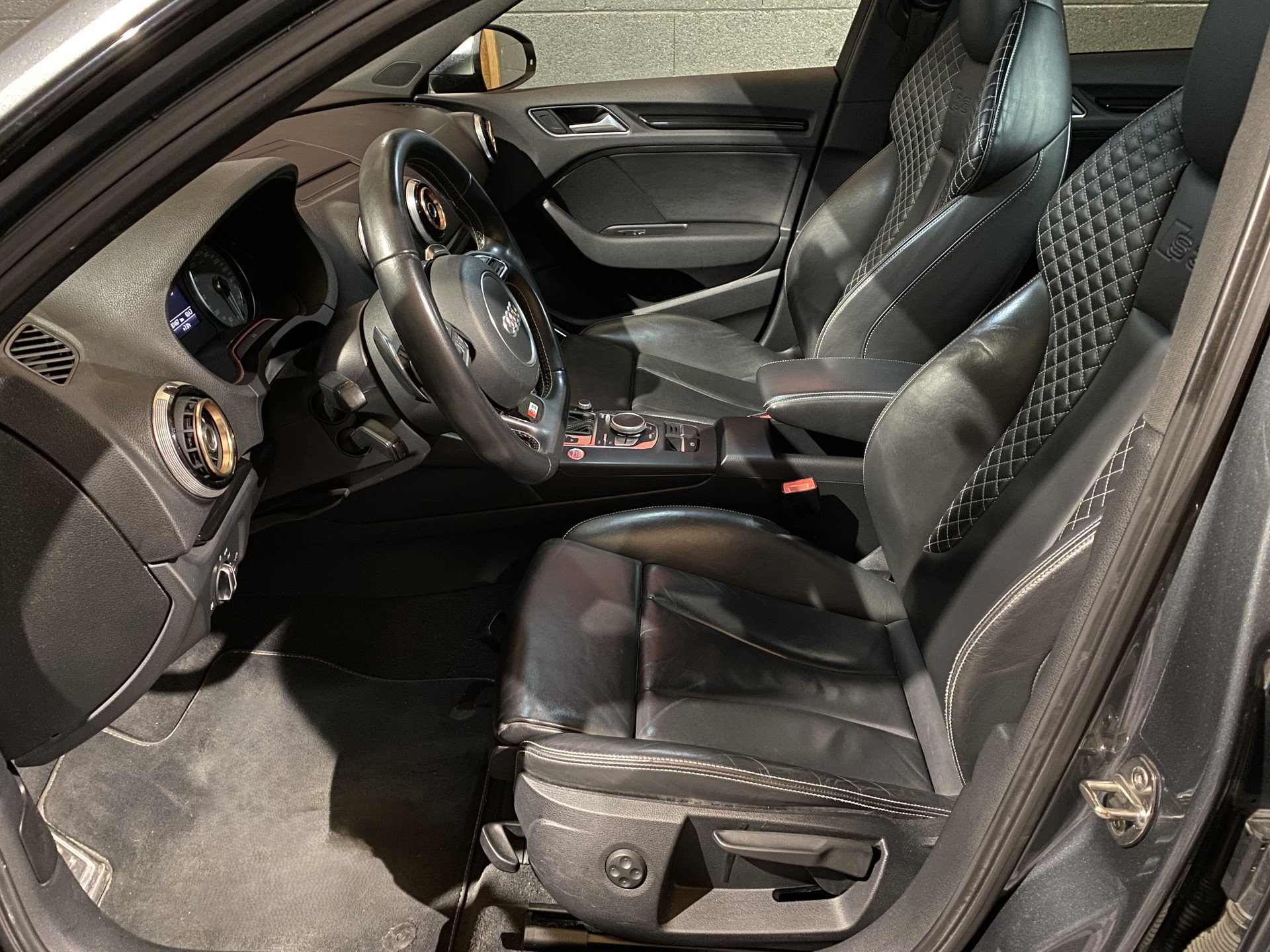 AUDI S3 Sportback 2.0 TFSI quattro S-tronic-image-14