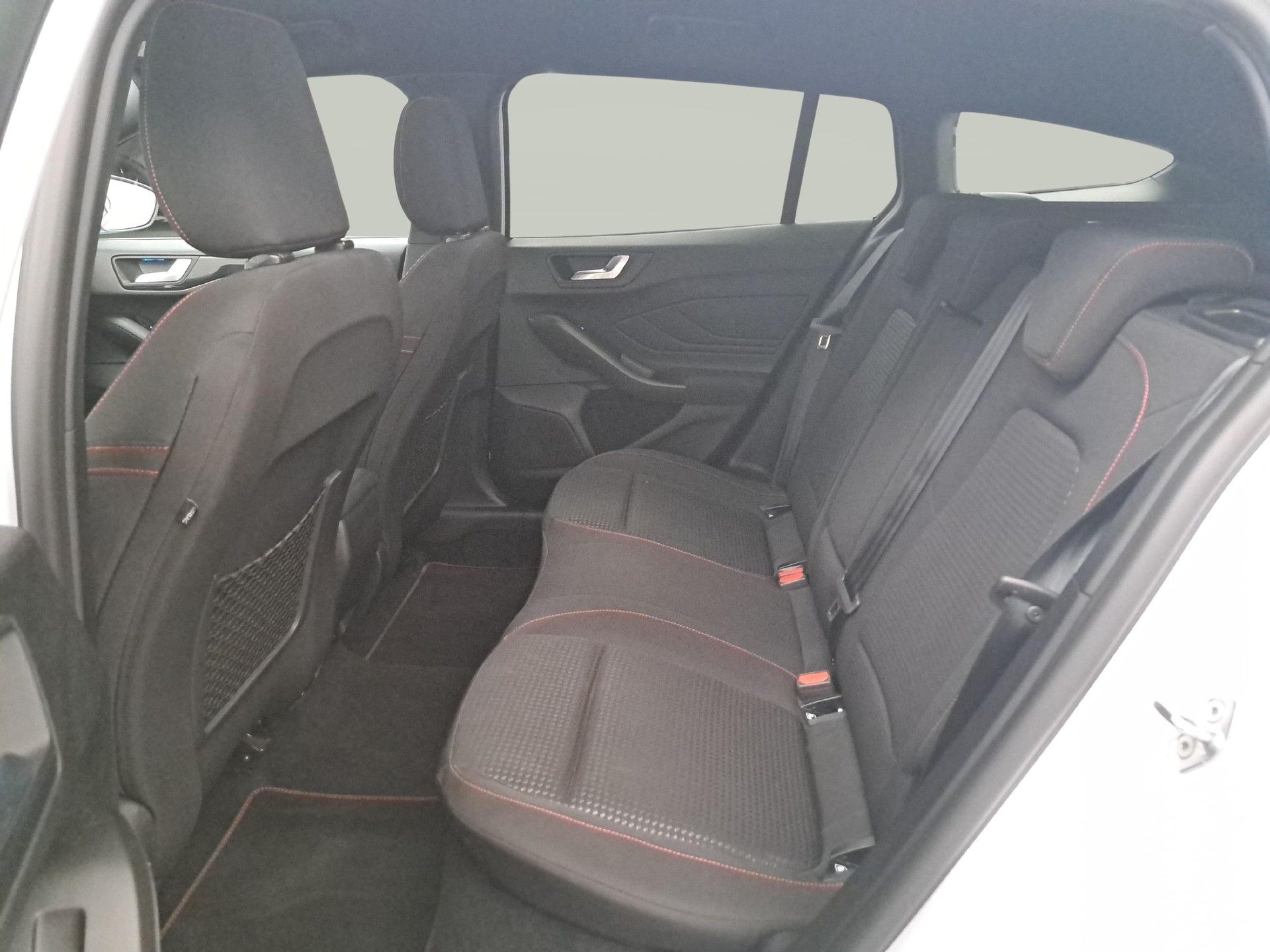 FORD Focus Station Wagon 1.0i EcoB Hybrid 155 ST-Line X-image-10