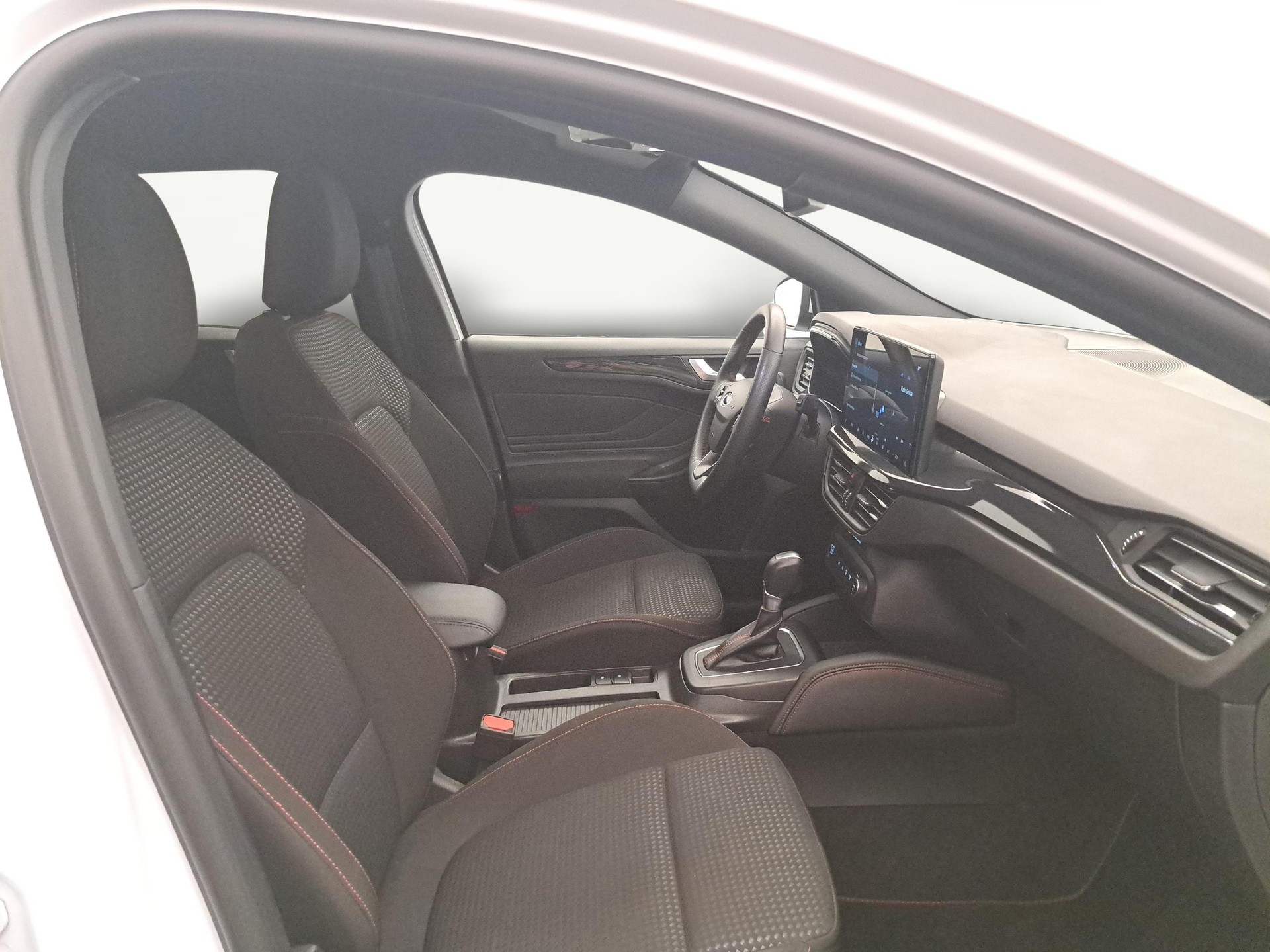 FORD Focus Station Wagon 1.0i EcoB Hybrid 155 ST-Line X-image-9