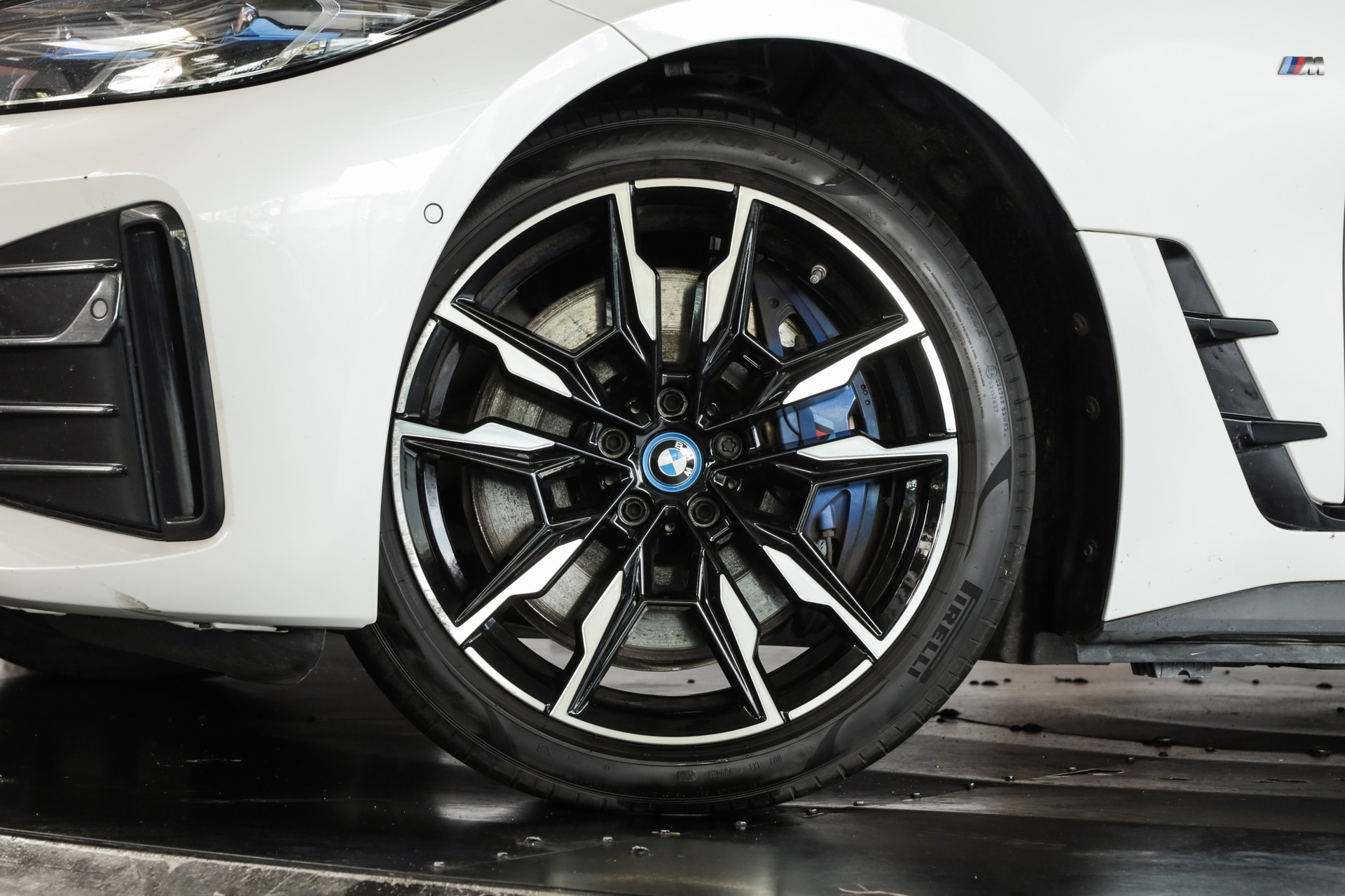 BMW i4 M50-image-9