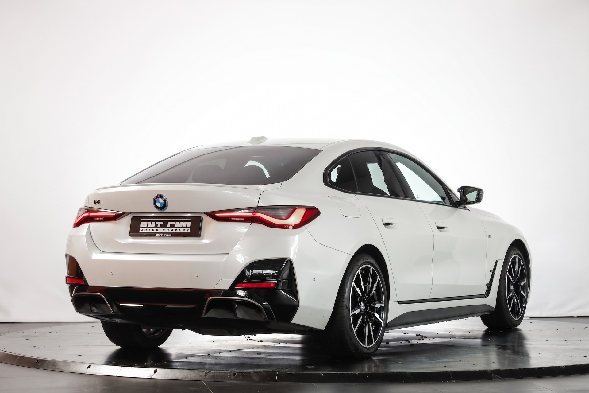 BMW i4 M50-showroom-element-3