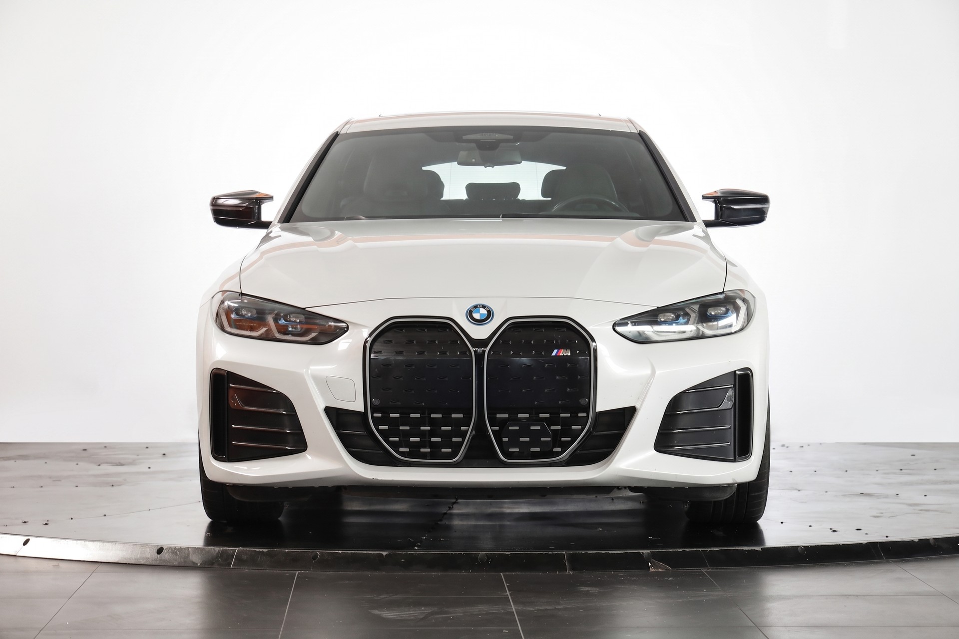 BMW i4 M50-showroom-element-1
