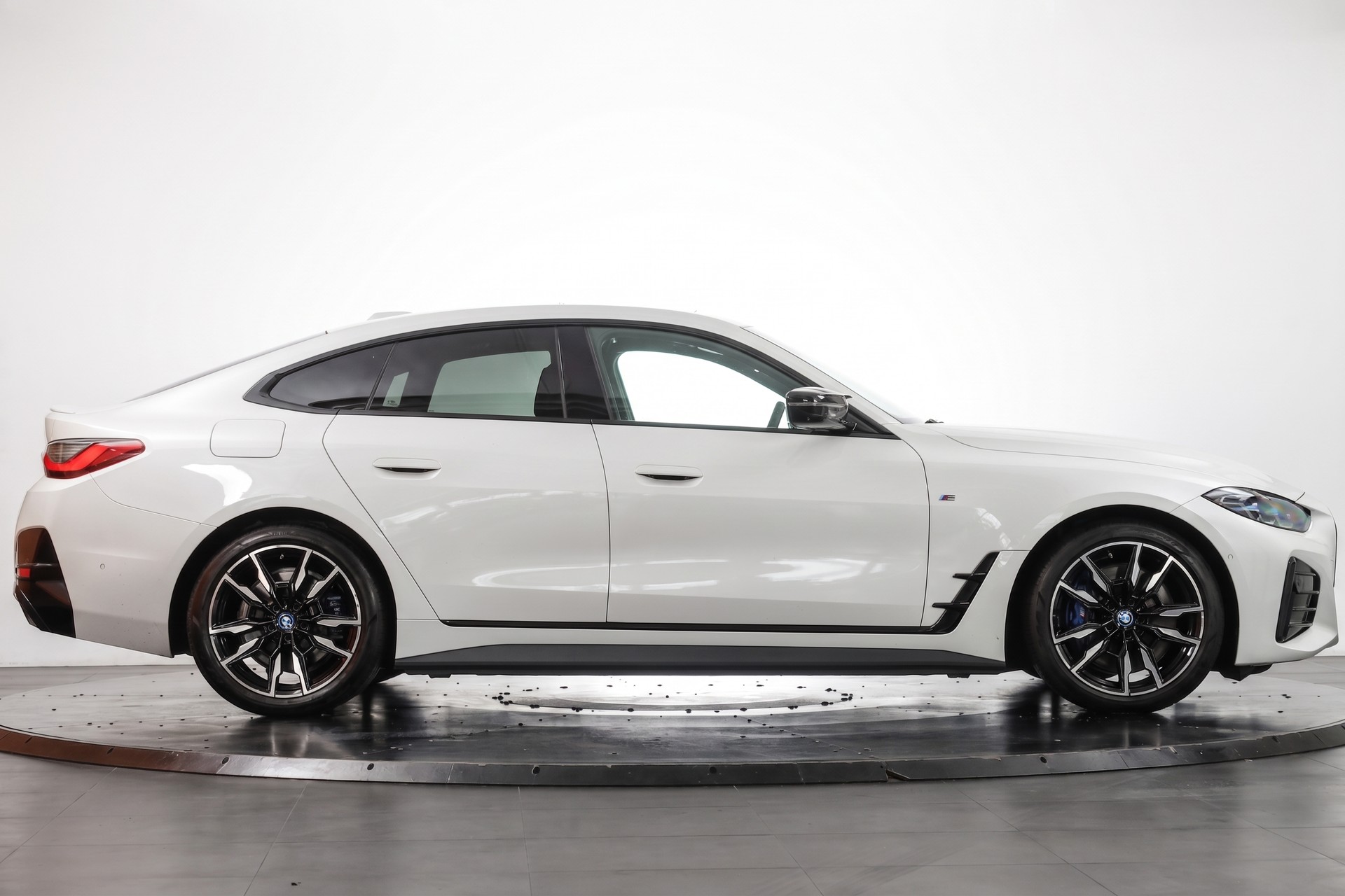 BMW i4 M50-image-4