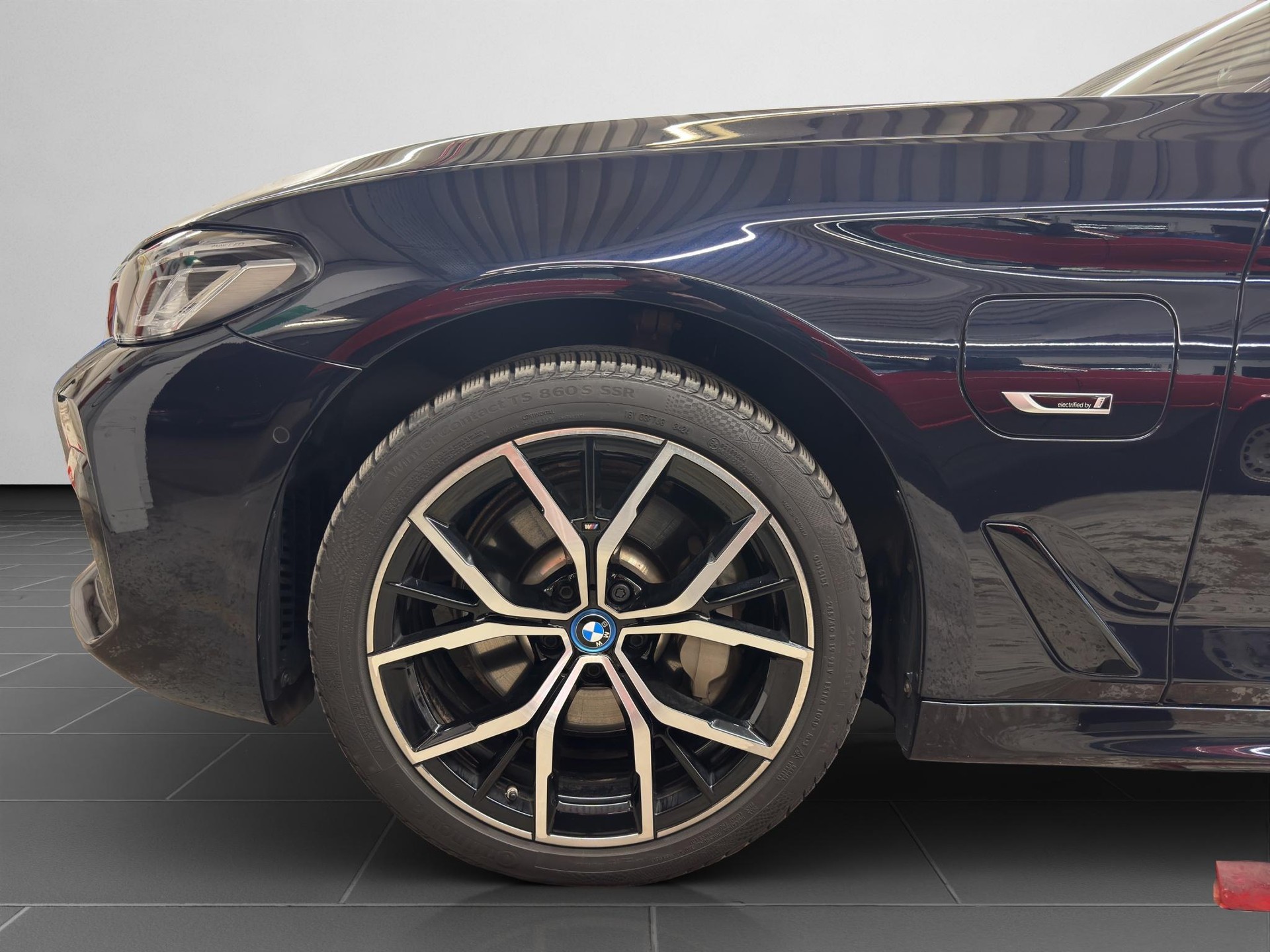 BMW 530e xDrive M-Sport Steptronic-image-24