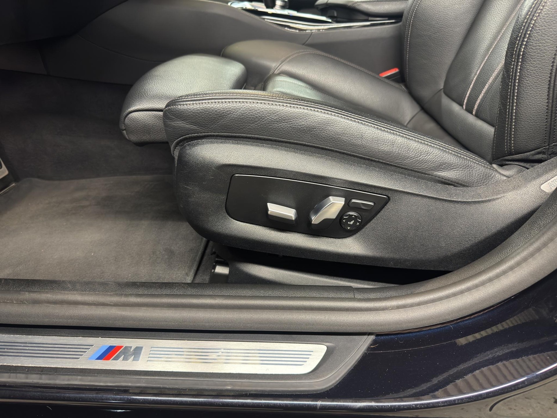 BMW 530e xDrive M-Sport Steptronic-image-8