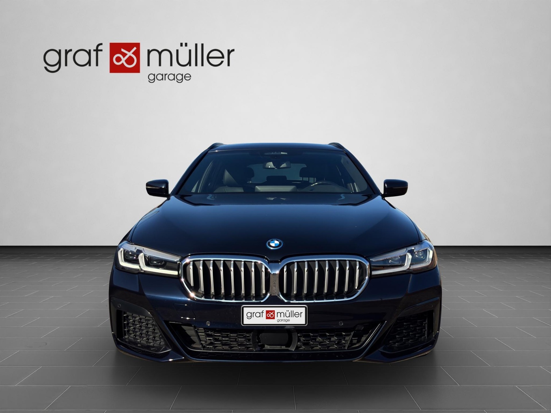 BMW 530e xDrive M-Sport Steptronic-showroom-element-2