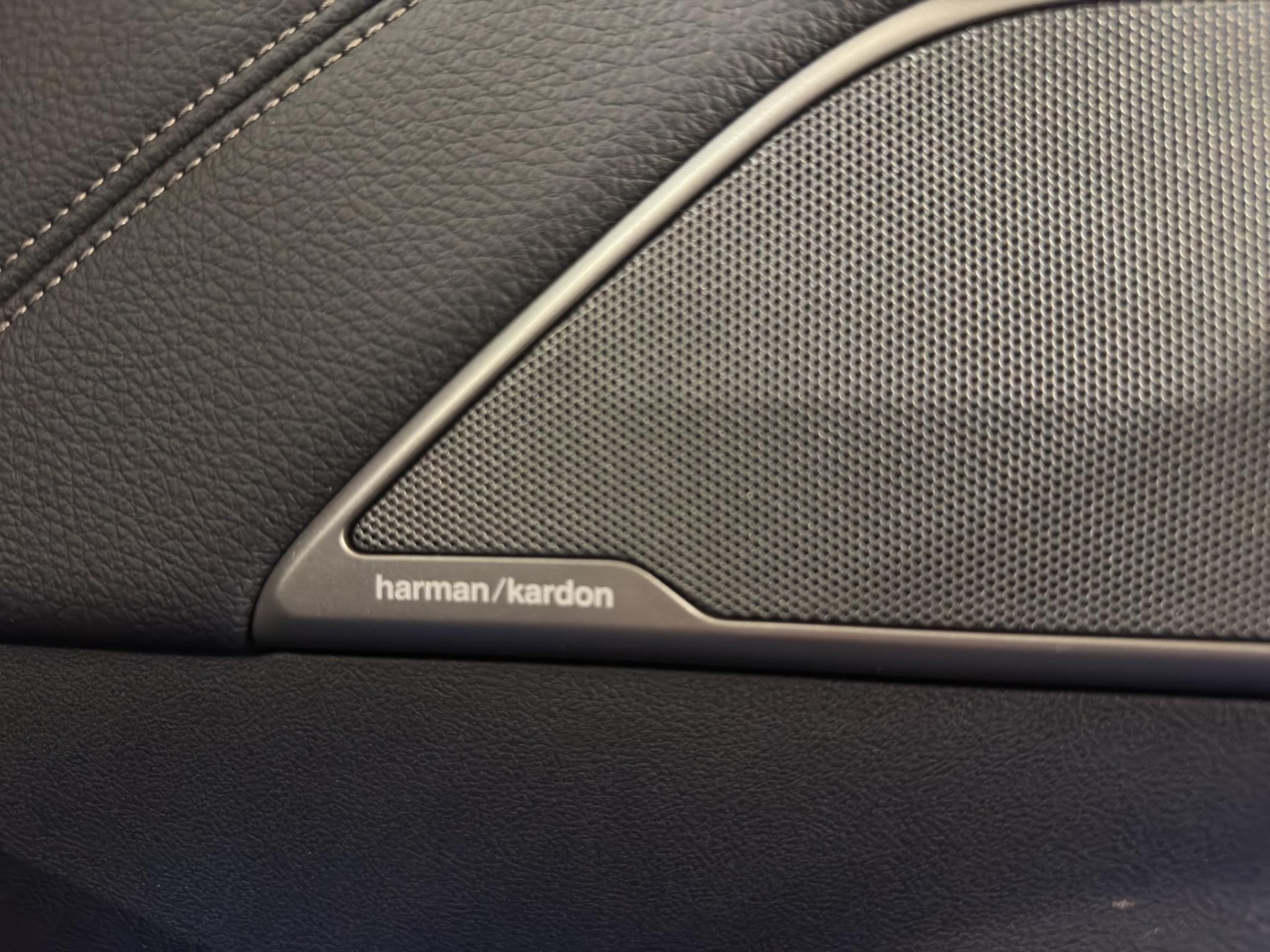 BMW 530e xDrive M-Sport Steptronic-image-14