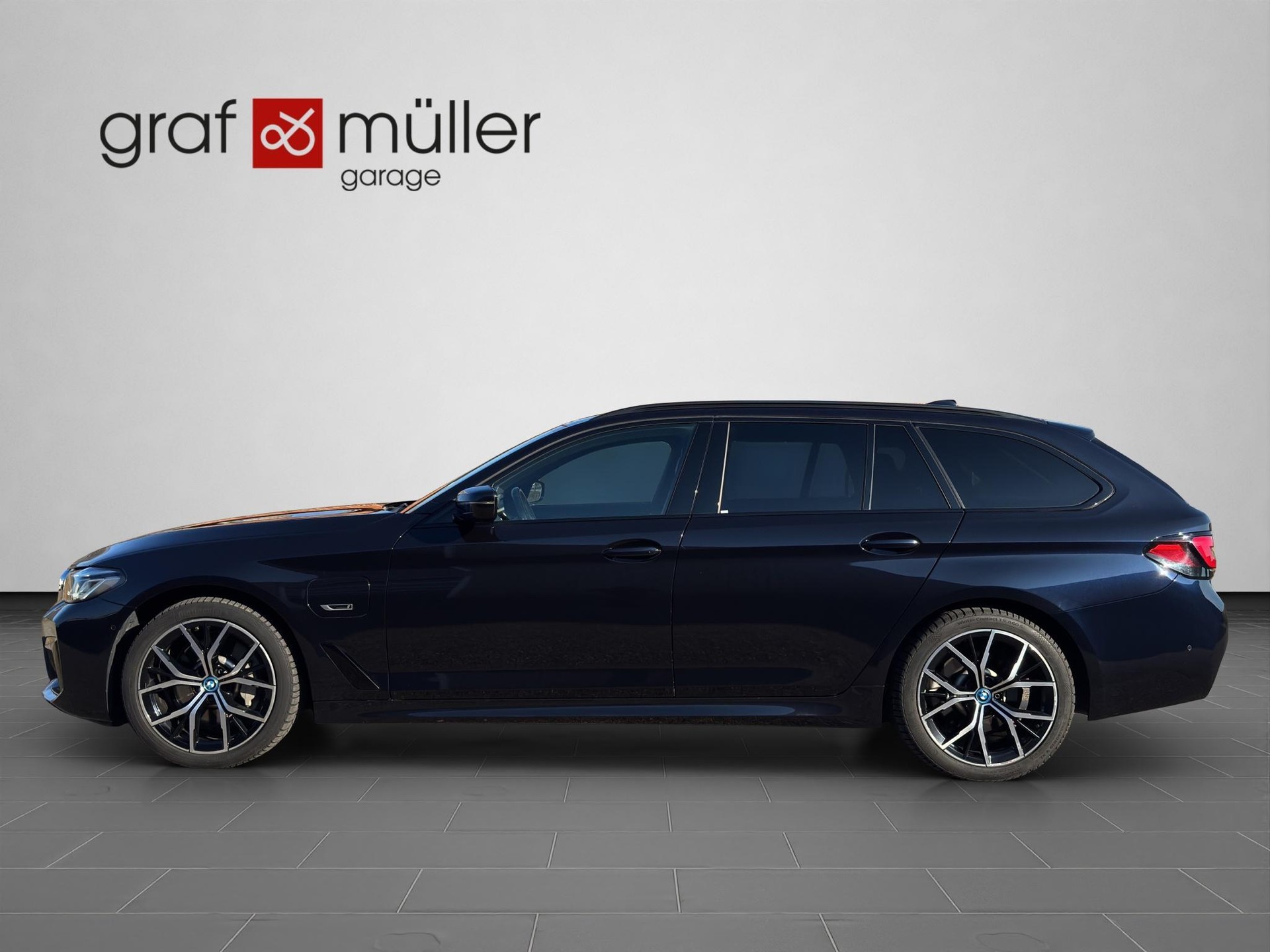 BMW 530e xDrive M-Sport Steptronic-showroom-element-1