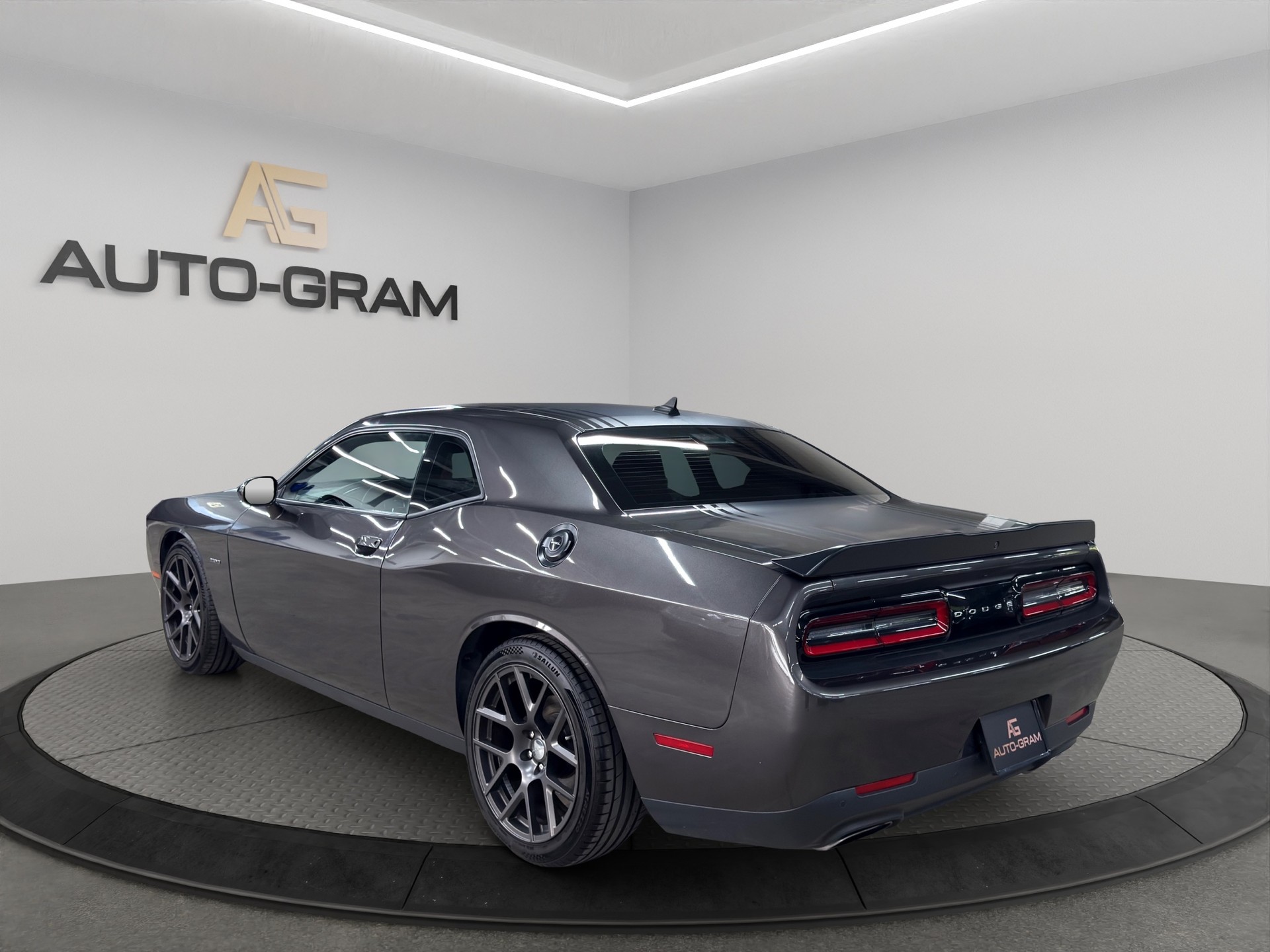 DODGE Challenger 5.71 Shaker-showroom-element-2