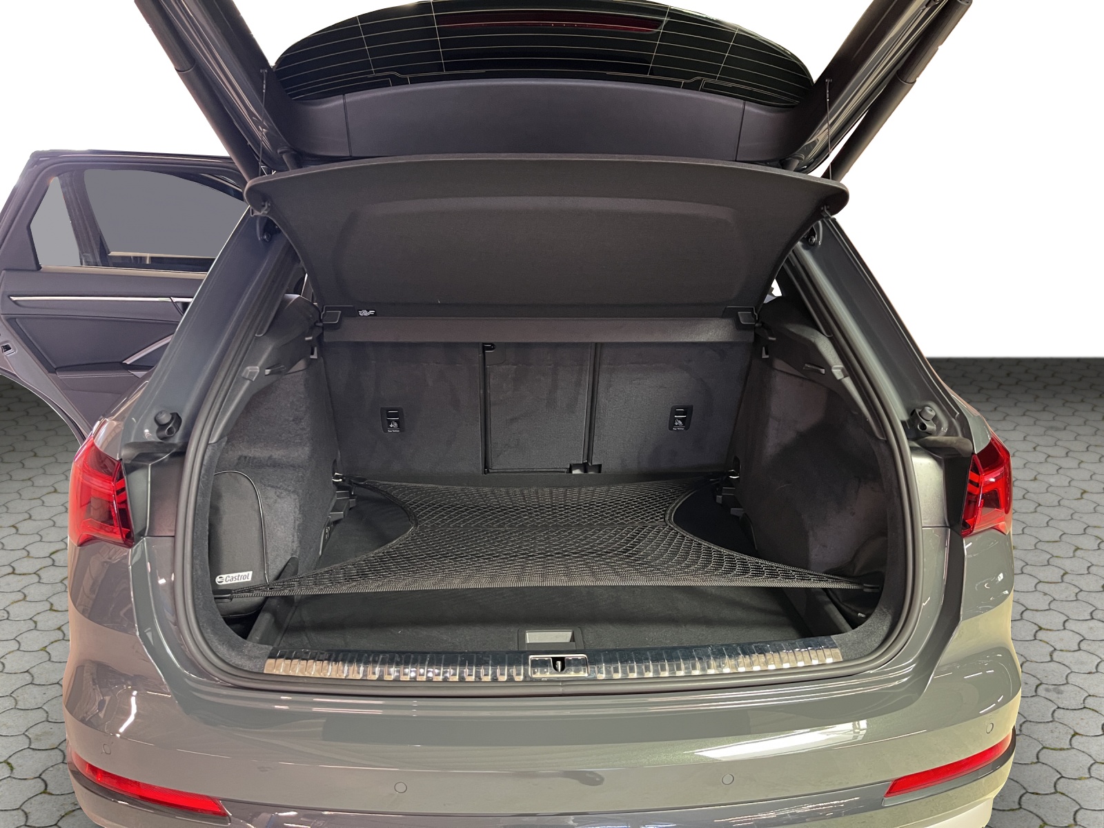 AUDI Q3 45 TFSI advanced quattro S-tronic-image-12