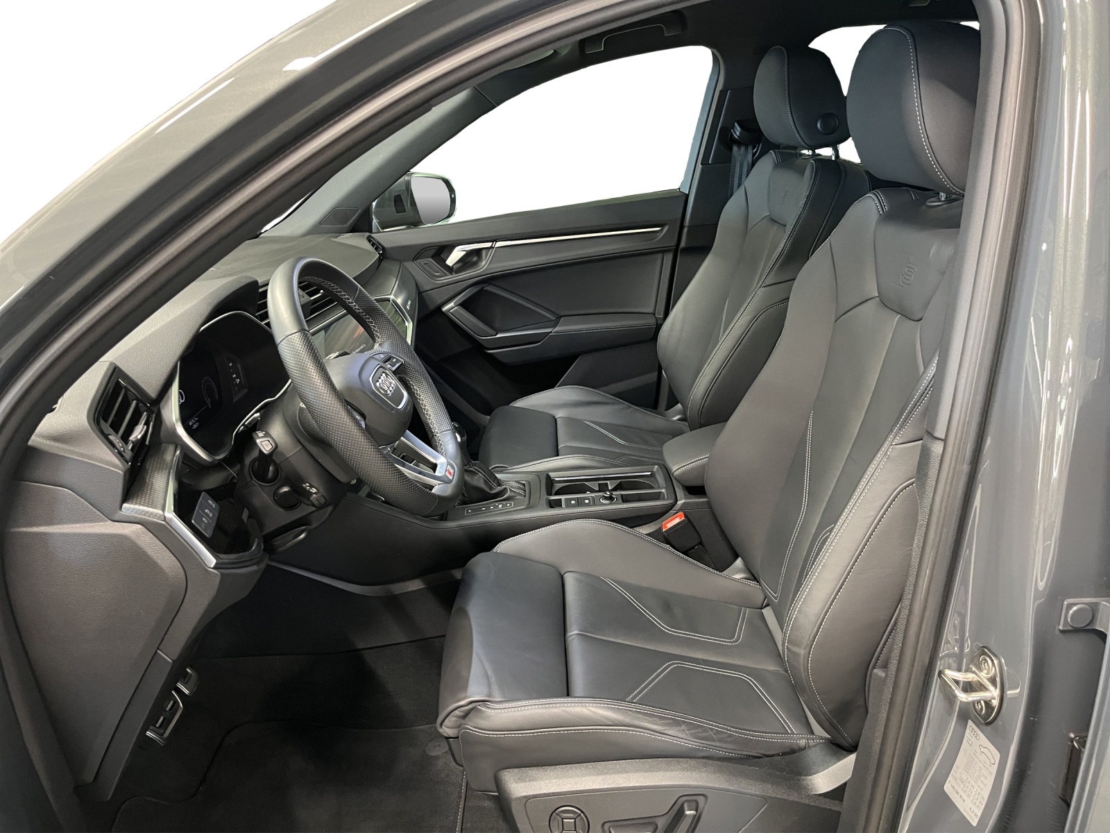 AUDI Q3 45 TFSI advanced quattro S-tronic-image-9