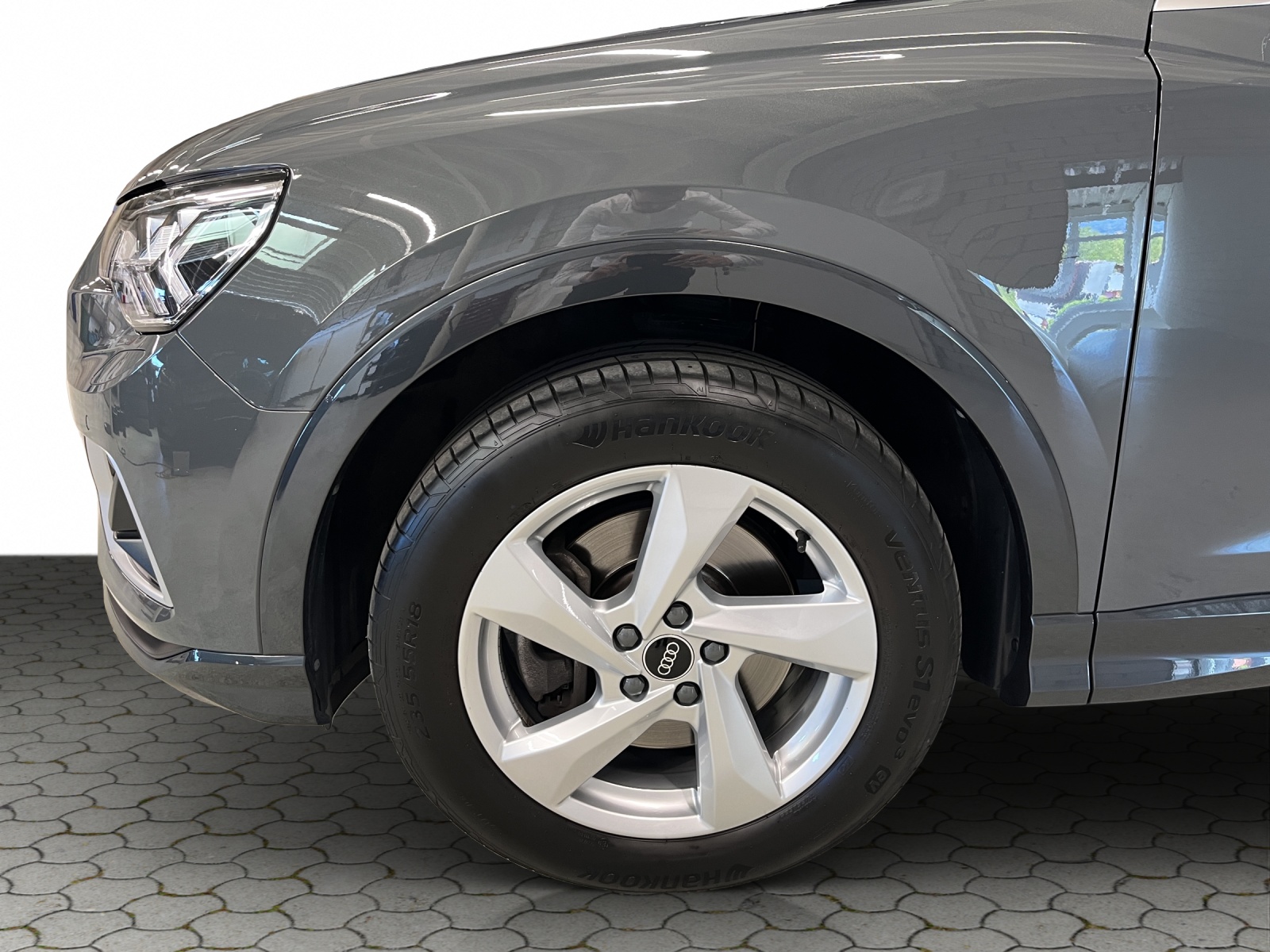 AUDI Q3 45 TFSI advanced quattro S-tronic-image-8
