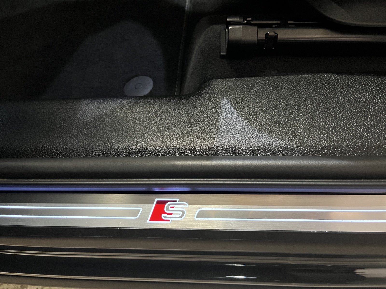 AUDI Q3 45 TFSI advanced quattro S-tronic-image-13
