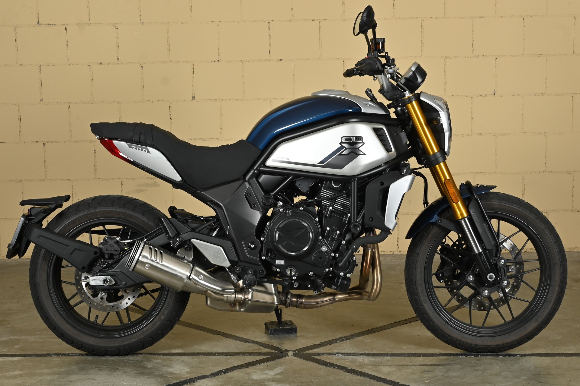 CF MOTO 700 CL-X Heritage