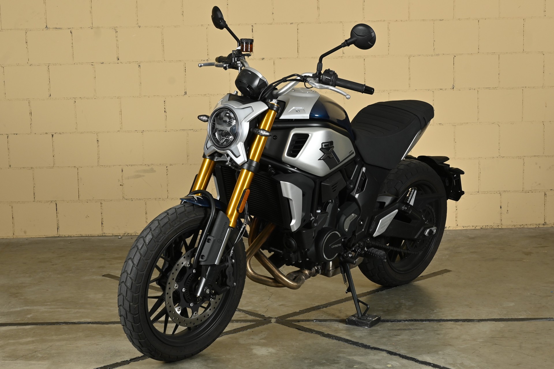 CF MOTO 700 CL-X Heritage-image-10