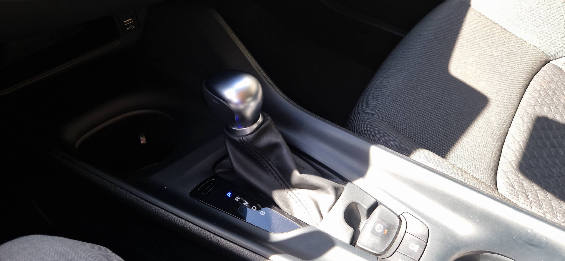 TOYOTA C-HR 1.8 VVTi HSD Comfort-image-10