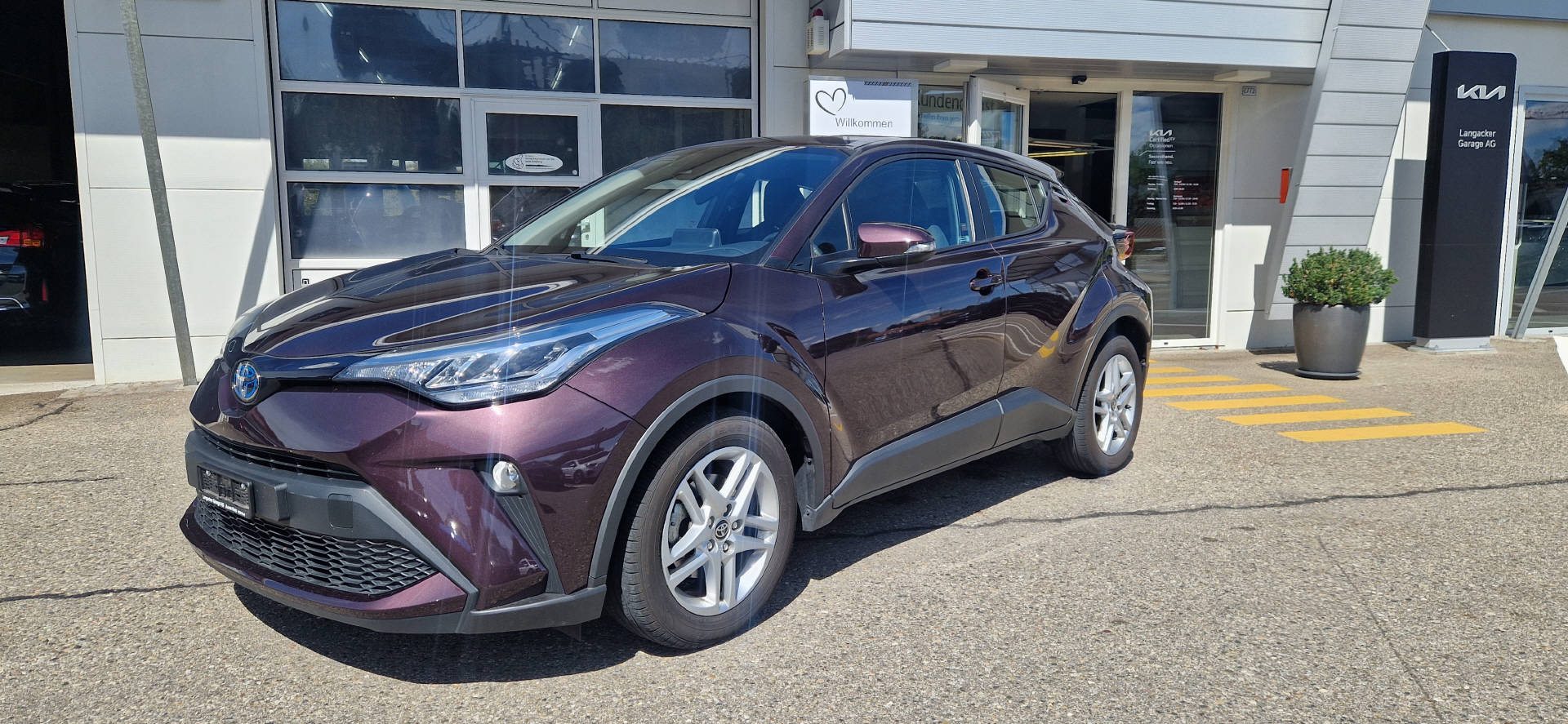TOYOTA C-HR 1.8 VVTi HSD Comfort-image-1