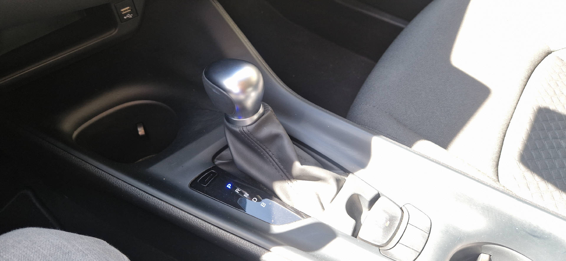 TOYOTA C-HR 1.8 VVTi HSD Comfort-image-9
