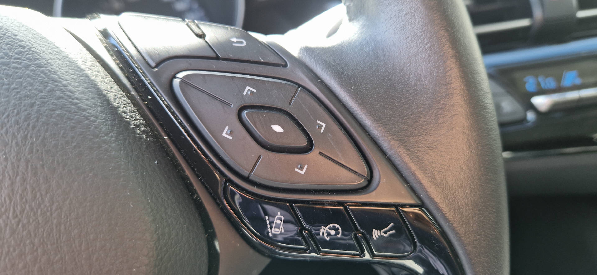 TOYOTA C-HR 1.8 VVTi HSD Comfort-image-12