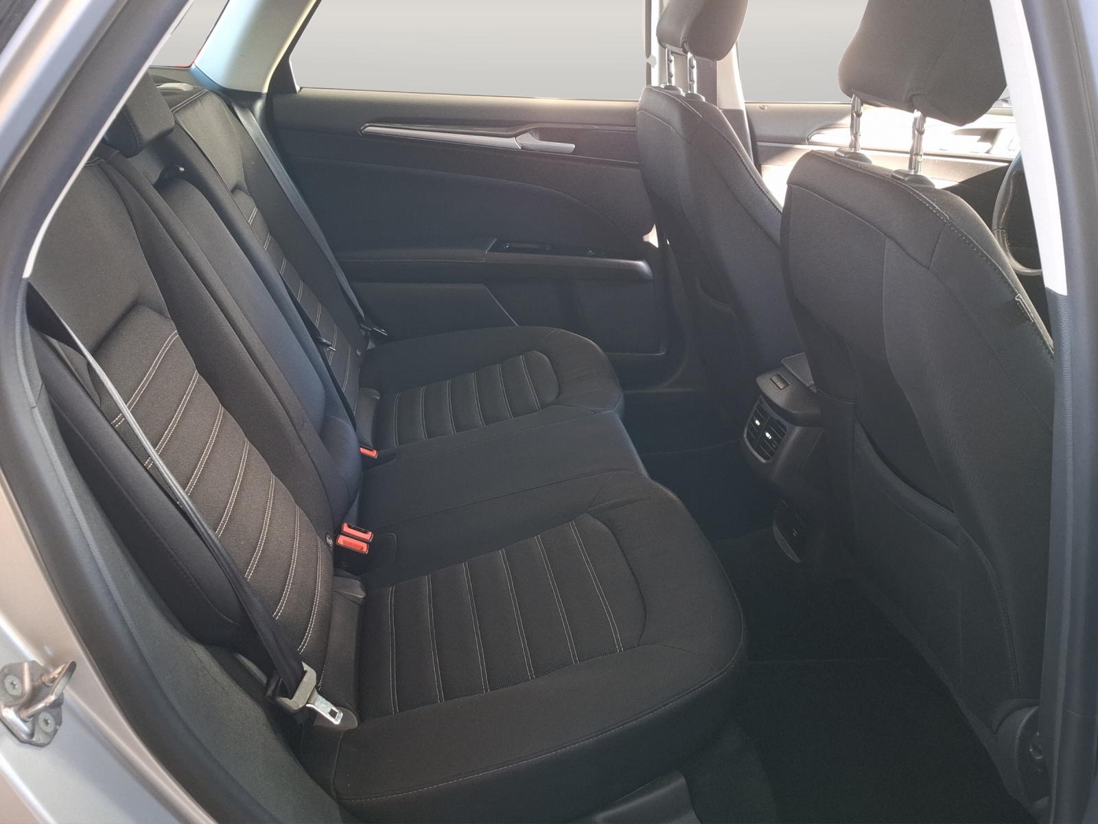 FORD Mondeo 2.0 TDCi Trend Automatik // Anhängerkupplung // 8-fach Aluminiumbereift // Bremsen vo + hi komplett NEU // Batterie NEU-image-10