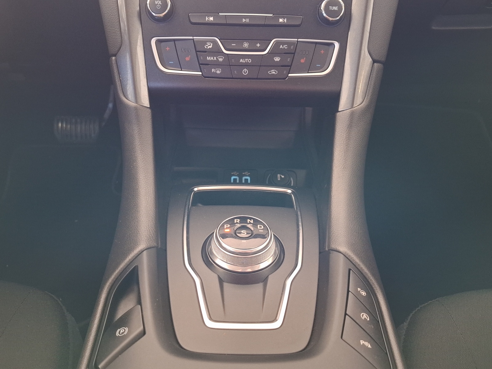 FORD Mondeo 2.0 TDCi Trend Automatik // Anhängerkupplung // 8-fach Aluminiumbereift // Bremsen vo + hi komplett NEU // Batterie NEU-image-12