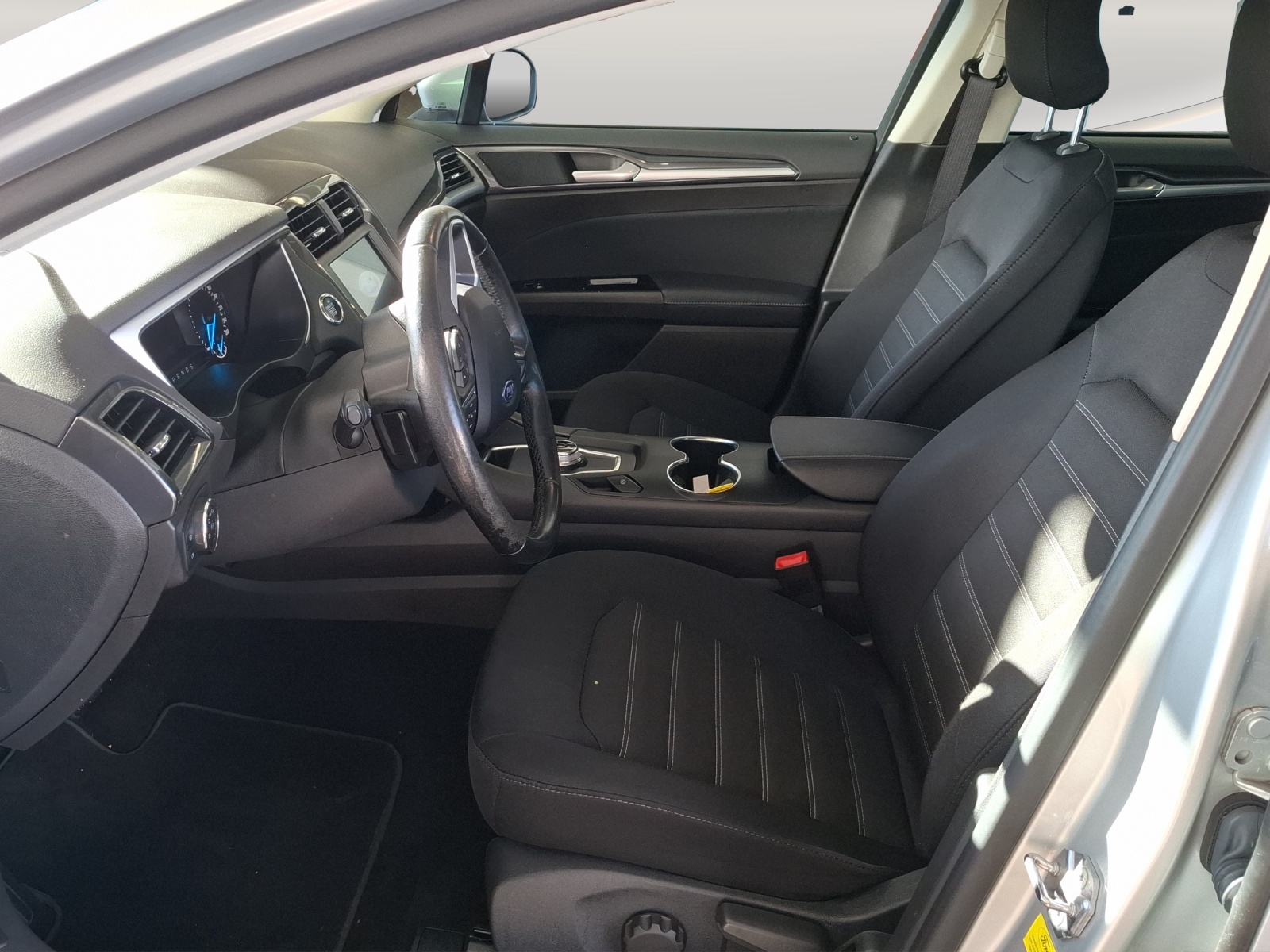 FORD Mondeo 2.0 TDCi Trend Automatik // Anhängerkupplung // 8-fach Aluminiumbereift // Bremsen vo + hi komplett NEU // Batterie NEU-image-8