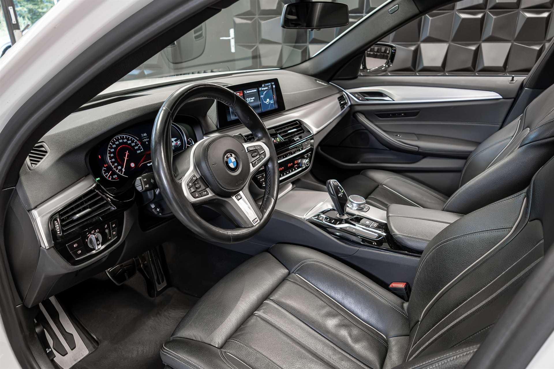 BMW 530i xDrive Touring Steptronic M-Paket-image-15