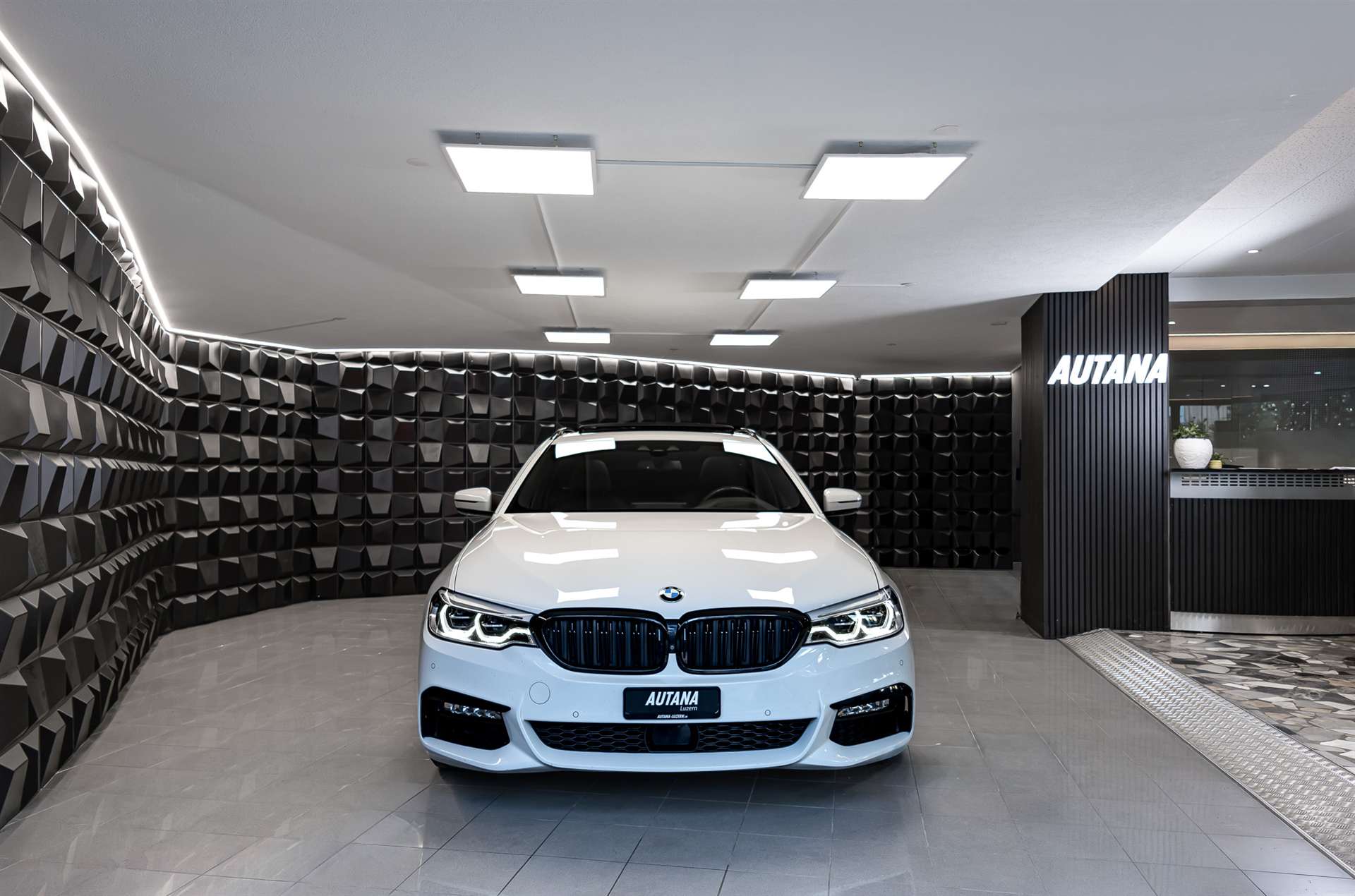 BMW 530i xDrive Touring Steptronic M-Paket-image-3