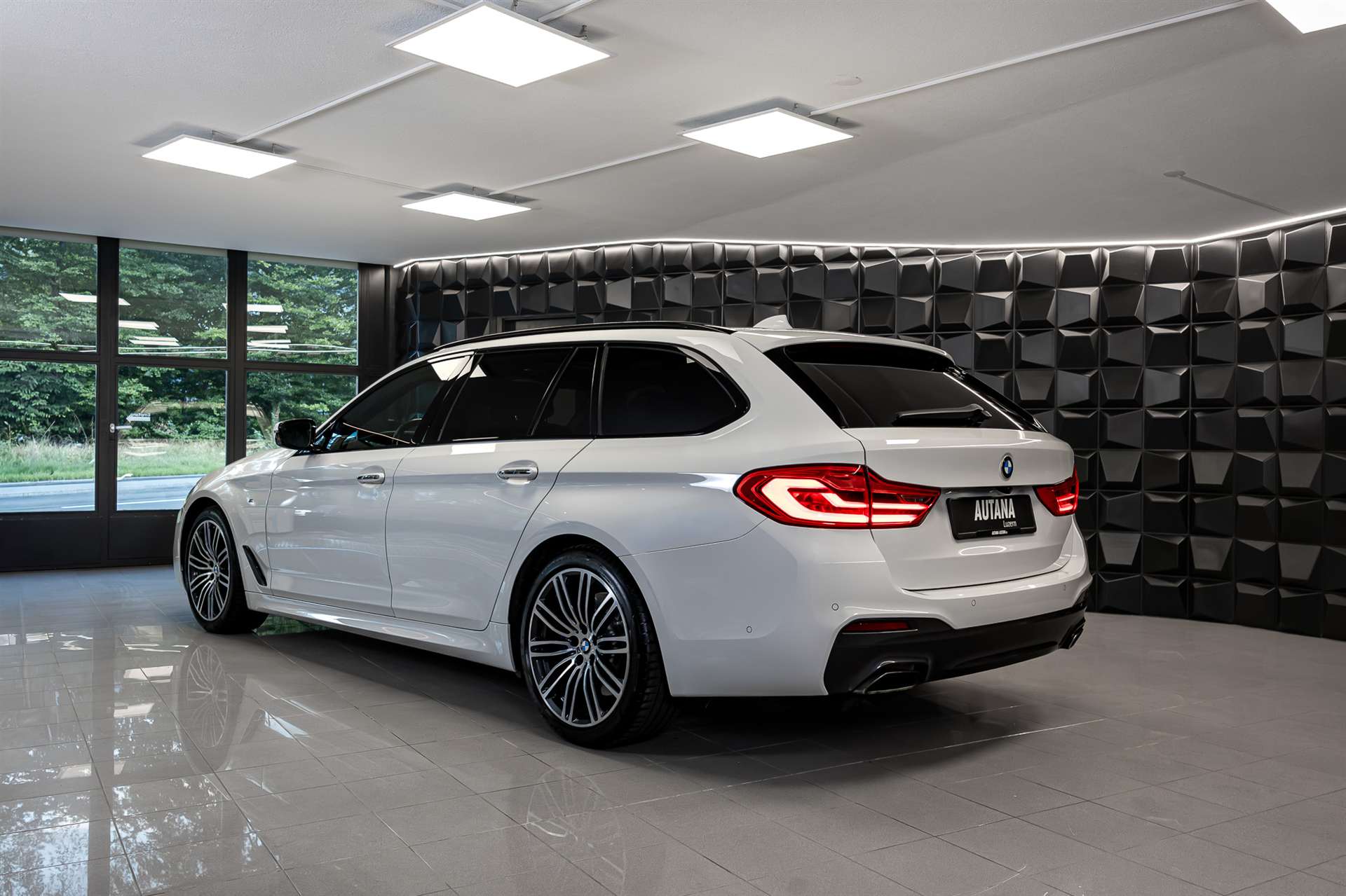 BMW 530i xDrive Touring Steptronic M-Paket-image-2