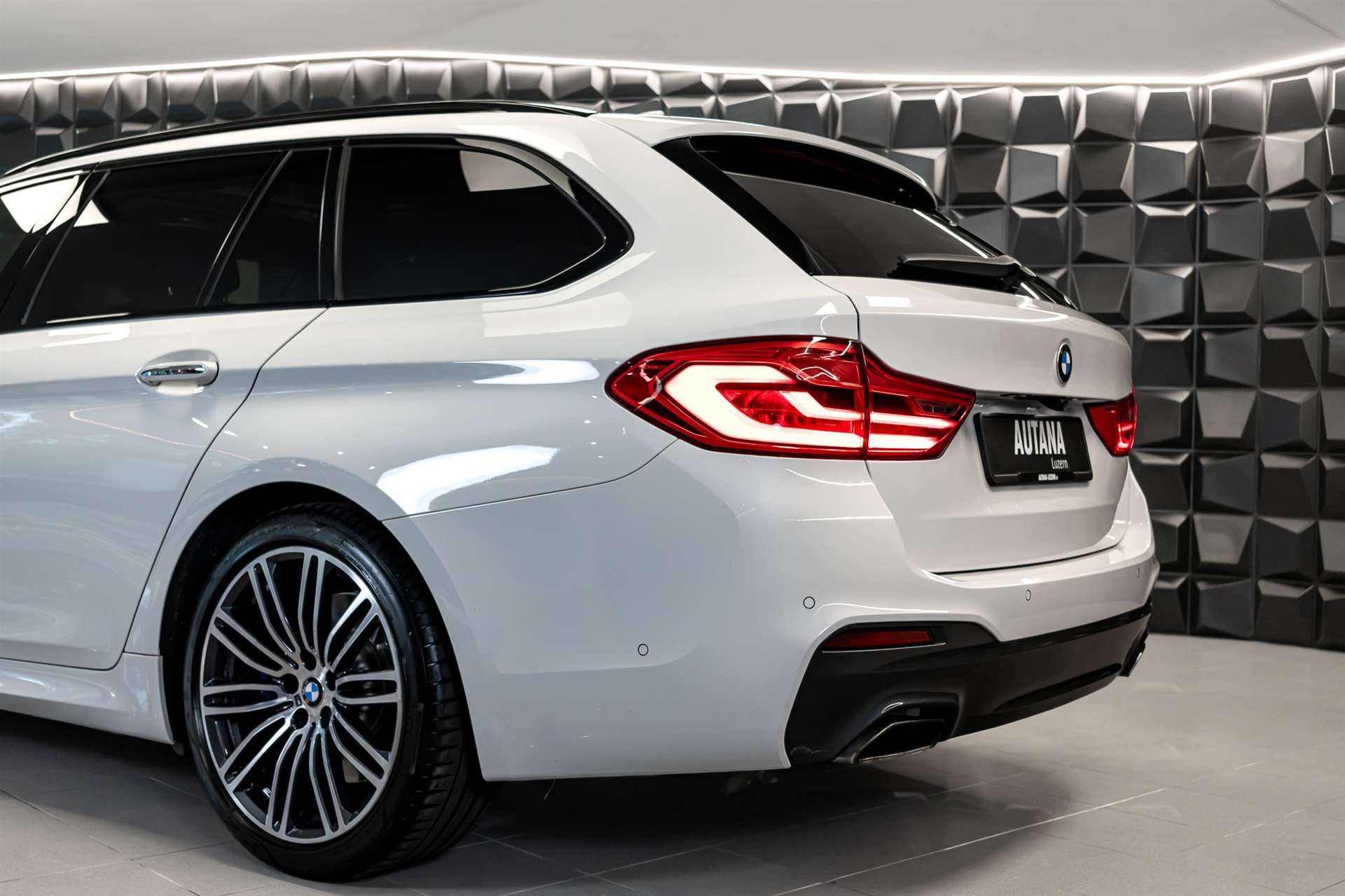 BMW 530i xDrive Touring Steptronic M-Paket-image-30