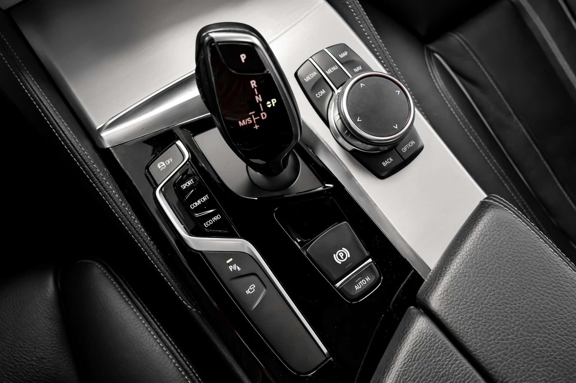 BMW 530i xDrive Touring Steptronic M-Paket-image-23