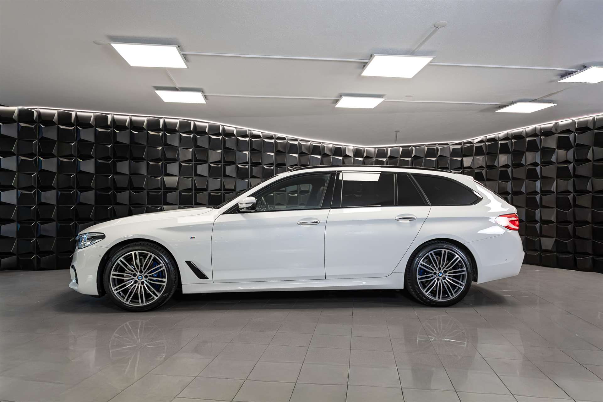 BMW 530i xDrive Touring Steptronic M-Paket-image-1
