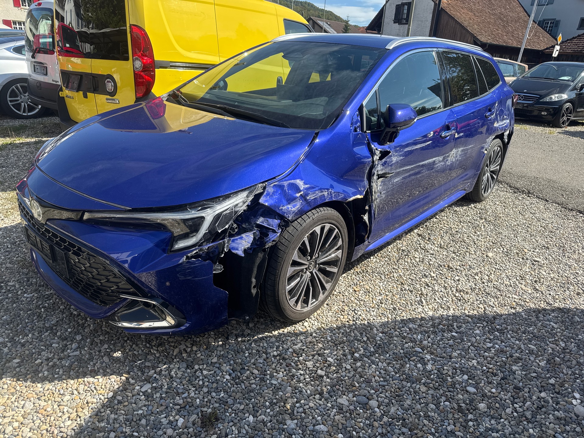 TOYOTA Corolla Touring Sports 2.0 HSD Trend e-CVT-showroom-element-1