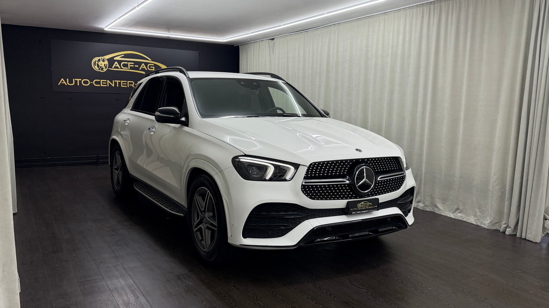 MERCEDES-BENZ GLE 300 d 4Matic AMG Line 9G-Tronic-showroom-element-2