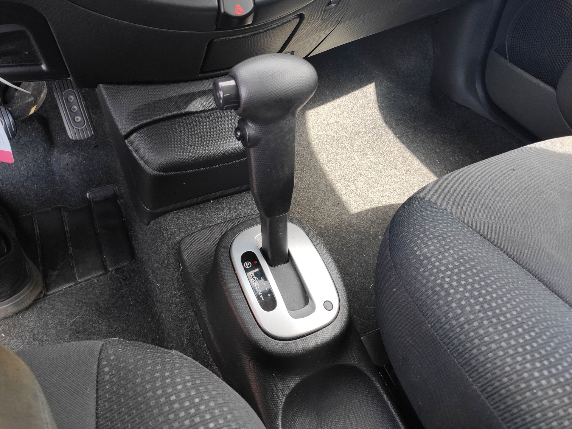 NISSAN Micra 1.4 i-Way Automatic-image-9