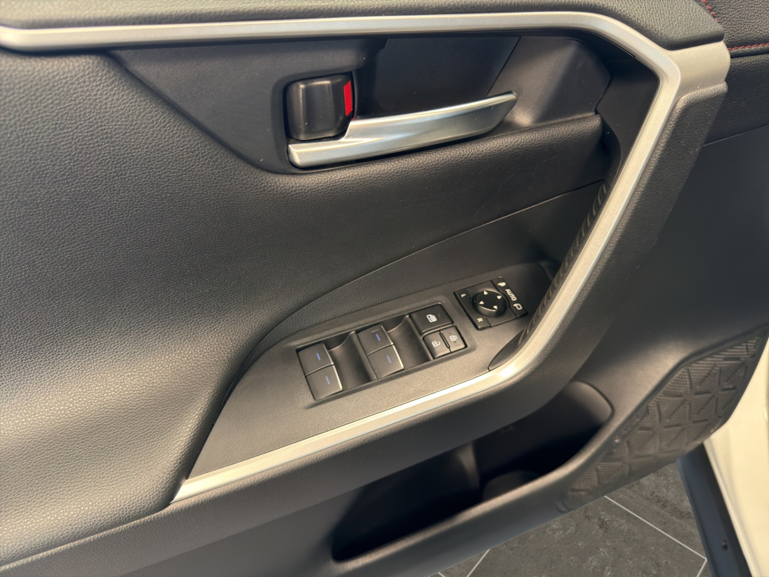 TOYOTA RAV4 2.5 Plug-In-Hybrid Premium-image-16
