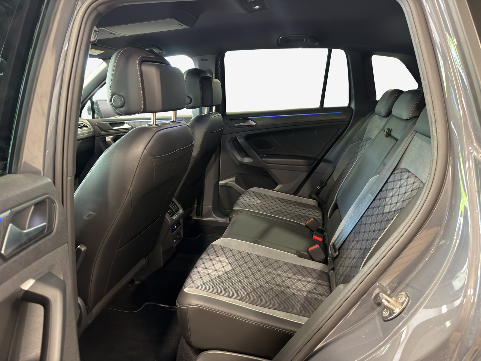VW Tiguan 2.0TSI R-Line 4Motion DSG-image-11